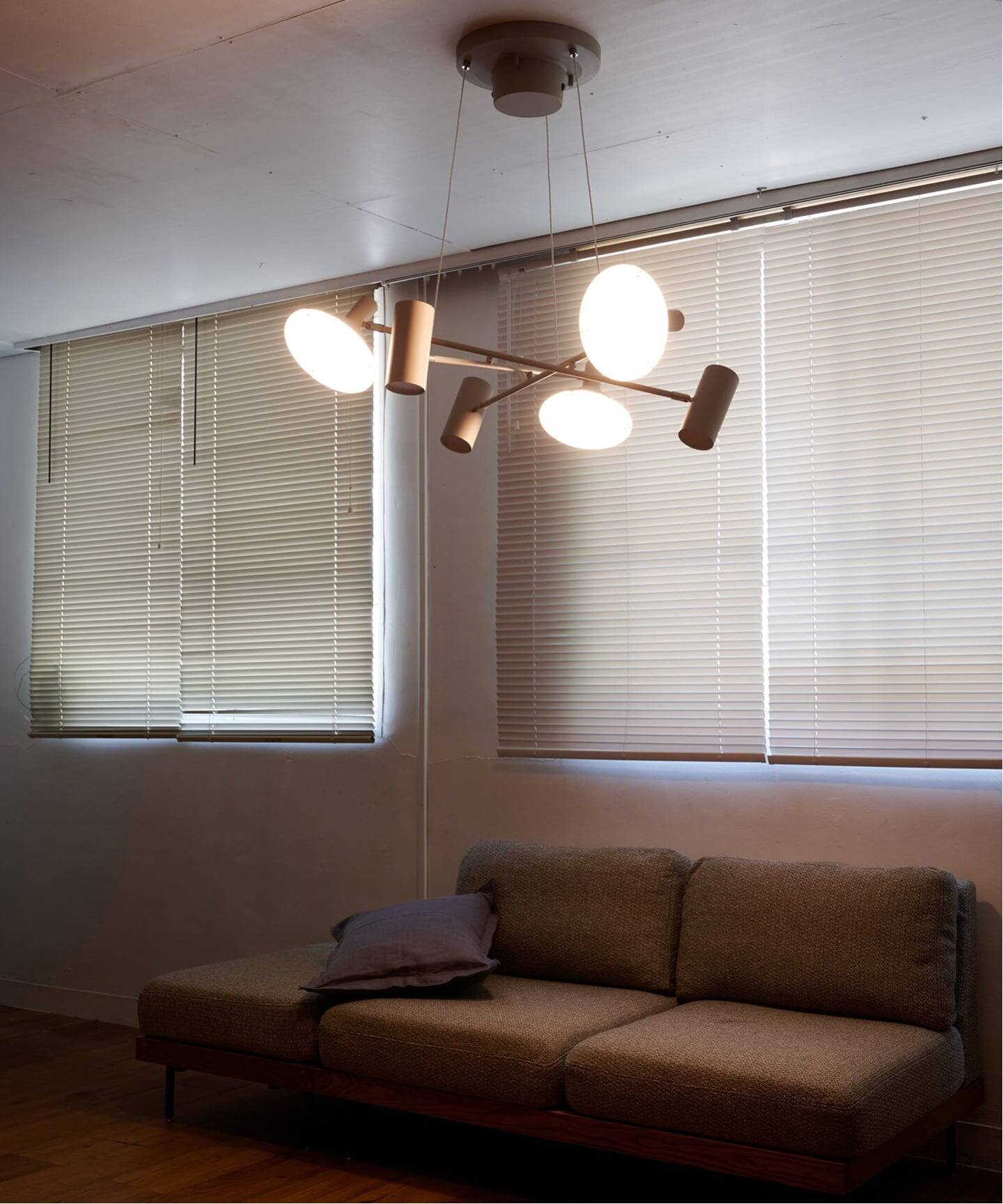 ホルテ　holte ペンダントライト　ブラック×2、ゴールド×1 HOLTE PENDANT LAMP ホルテ ペンダントランプ（照明）｜JOURNAL