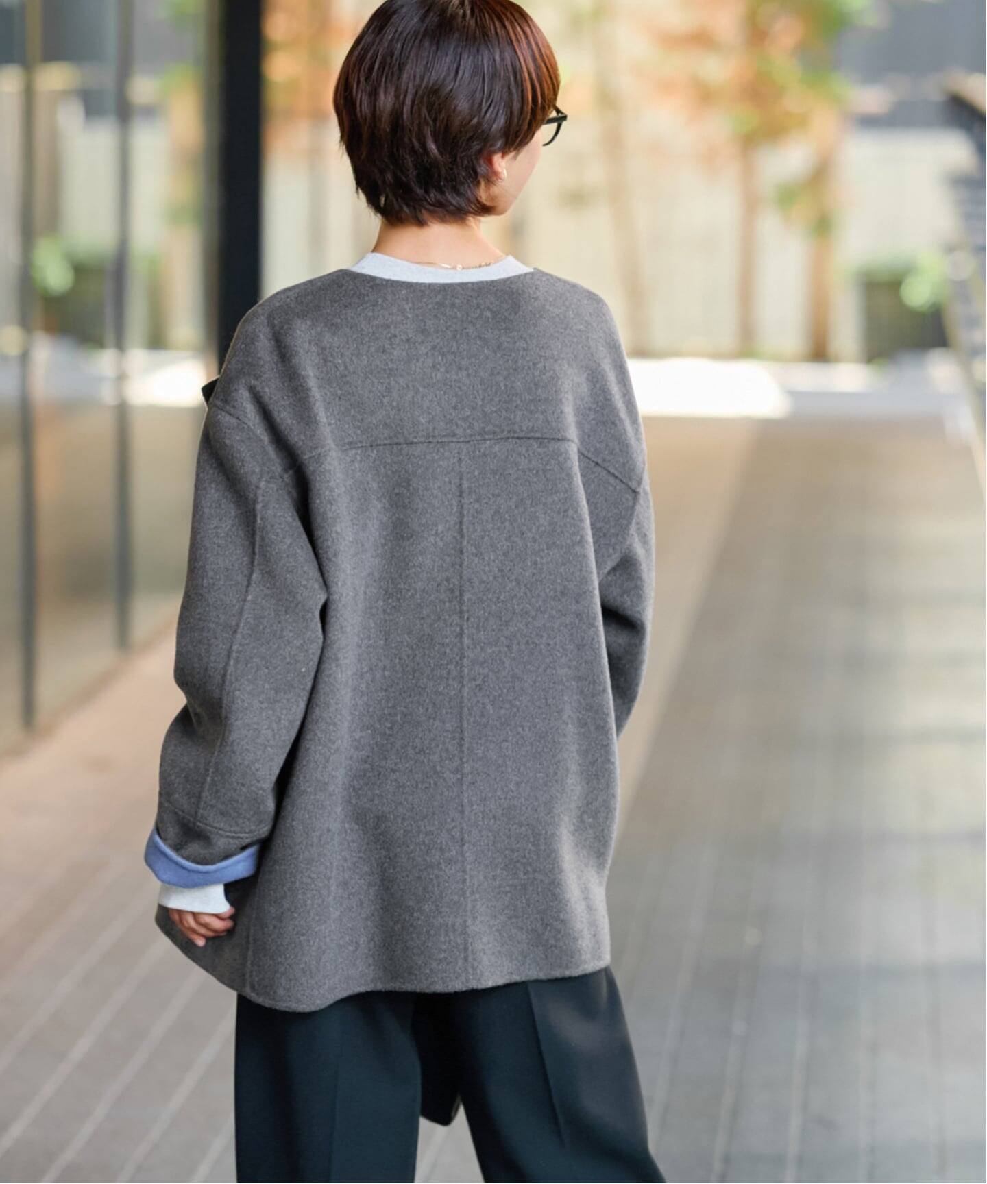 予約》［25AW新作 / 新色］リバーシブルノーカラーショート