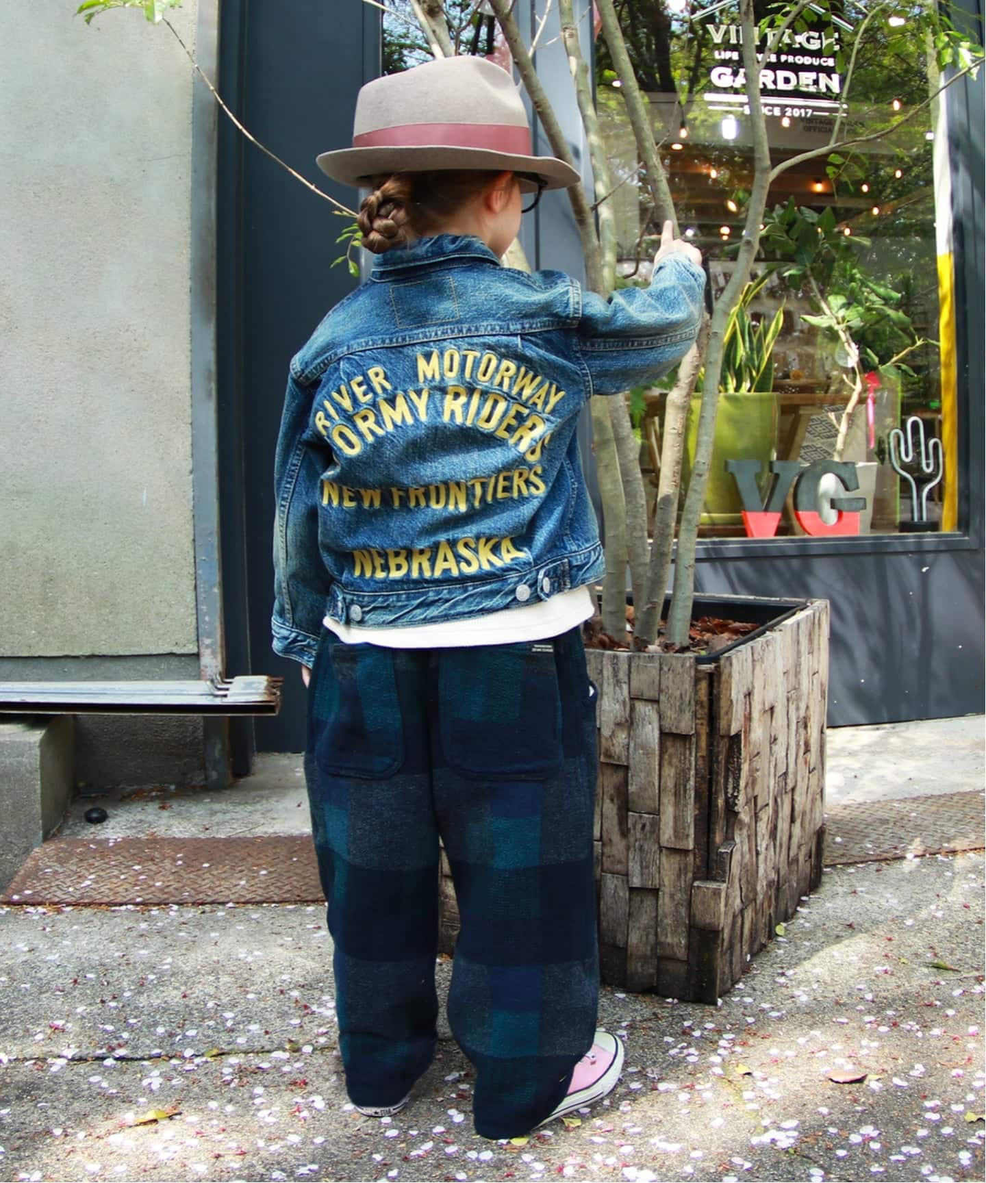 DENIM DUNGAREE/デニムダンガリー】エアリーデニム 刺繍ジャケット