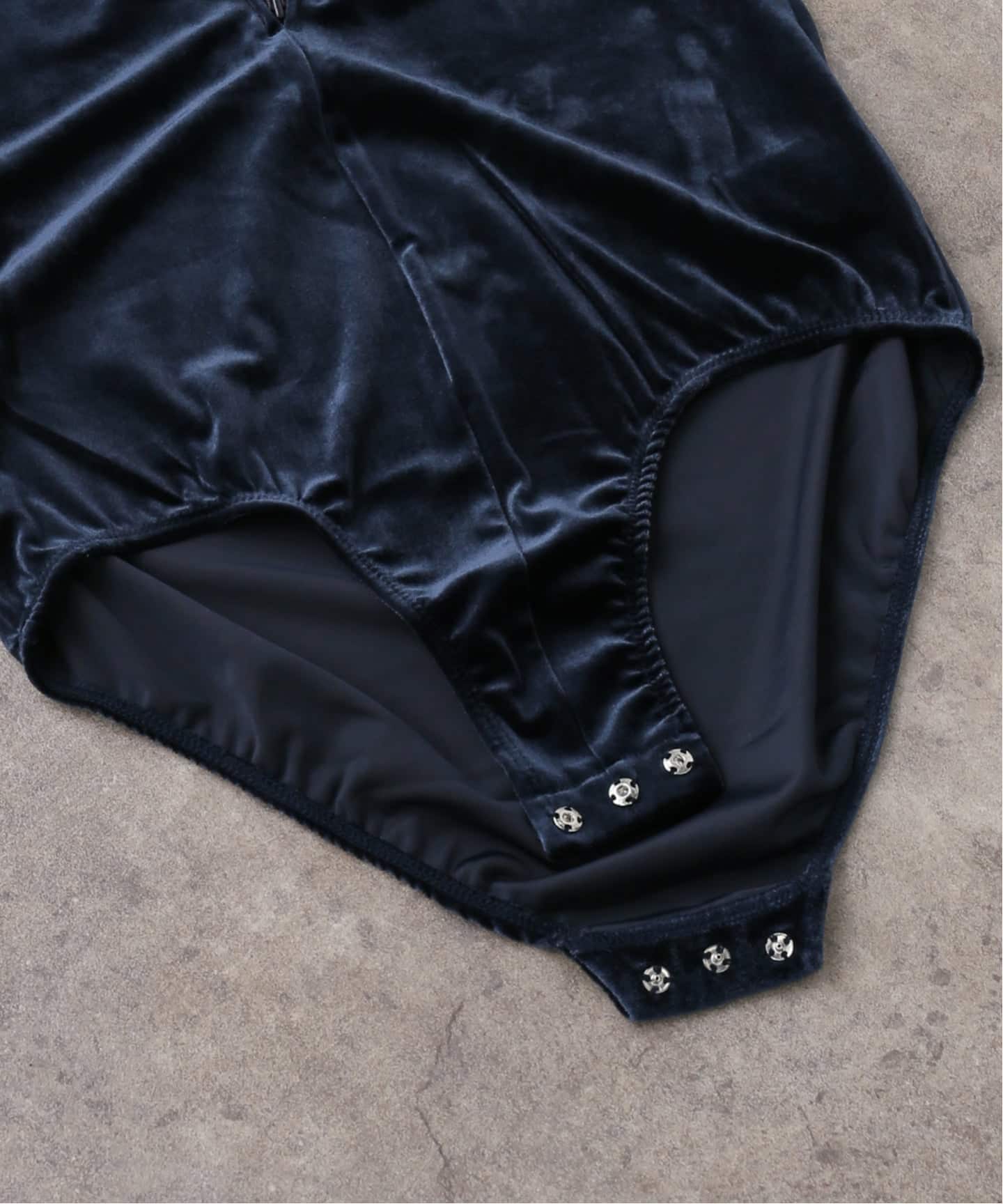 CHIKA KISADA ZIP BODY CO-25200：ボディスーツ（Tシャツ／カットソー