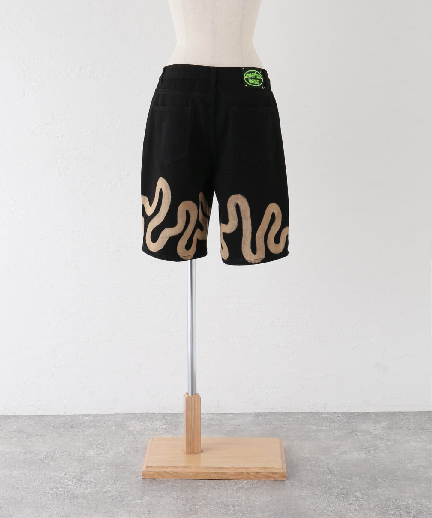 好評 INPERFECT DENIM SHORT PANTS：デニムパンツ（デニムパンツ パンツ