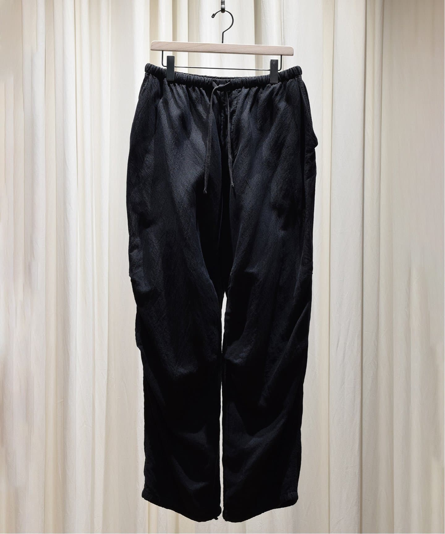 comoli 25ss フェードブラック ニータックパンツB01-03018 COMOLI フェードブラック ニータックパンツ - DIMPLE