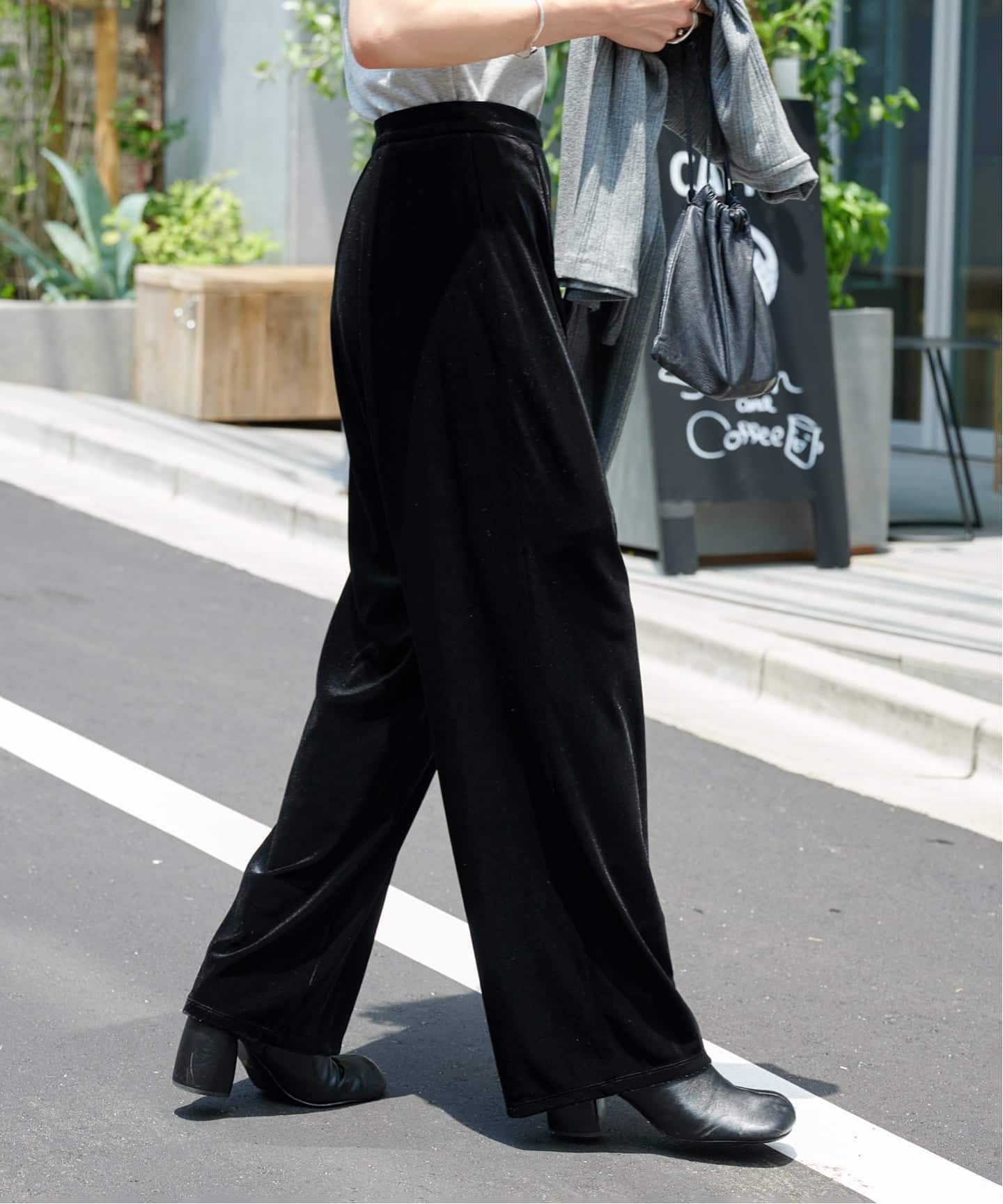 LAST NEST ブラック ベロア フレアパンツ LAST NEST(ラストネスト)商品ページ - Velour Emb Track Pants