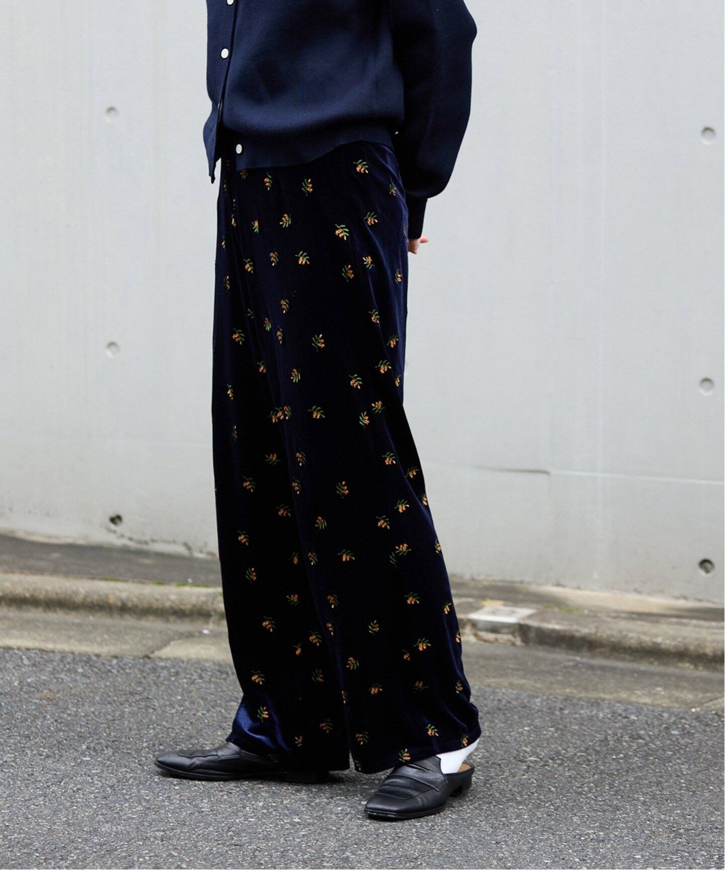 追加 刺繍ベロアフレアパンツ（スラックス）｜OUTDOOR PRODUCTS