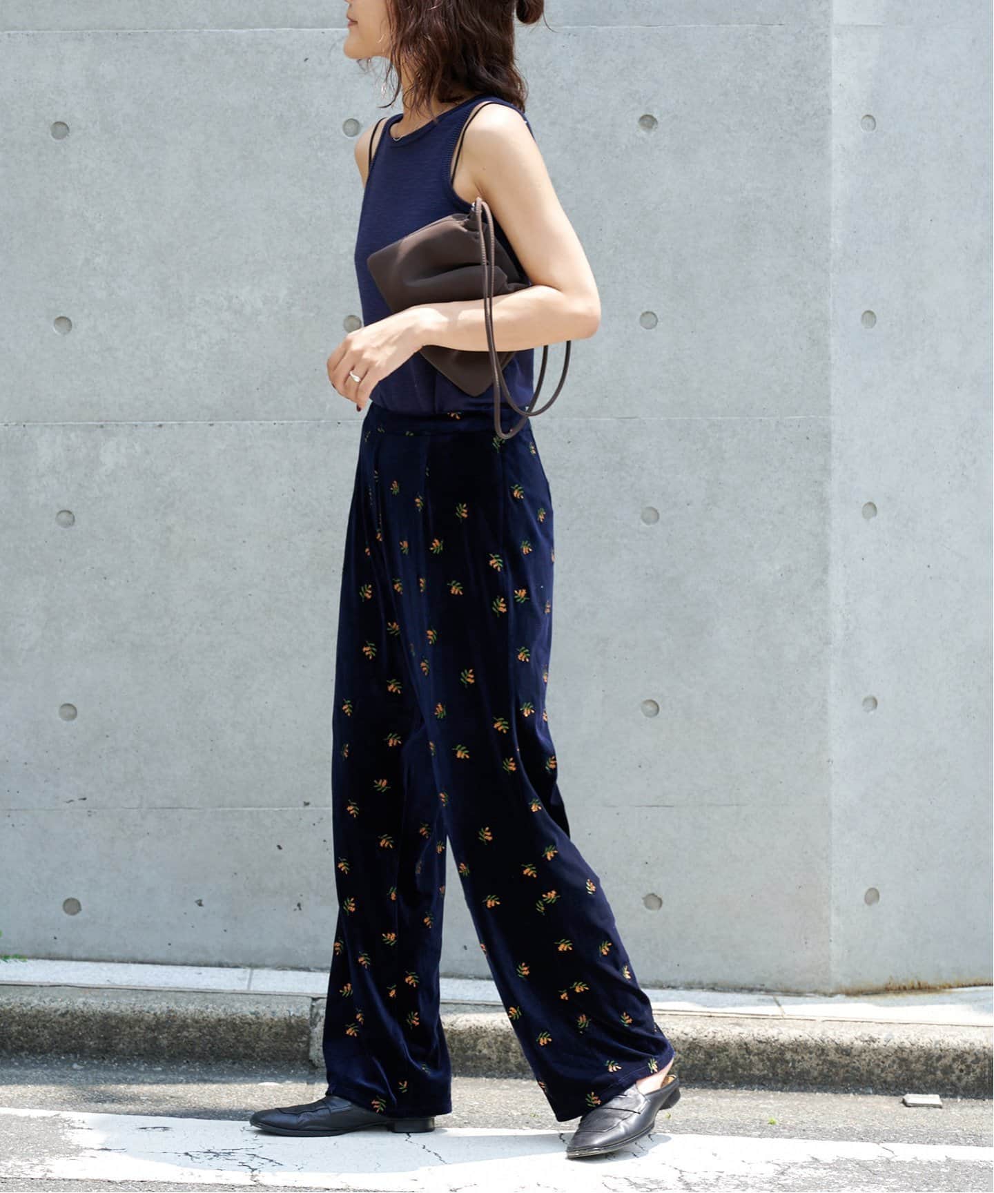 刺繍ベロアフレアパンツ（スラックス）｜OUTDOOR PRODUCTS