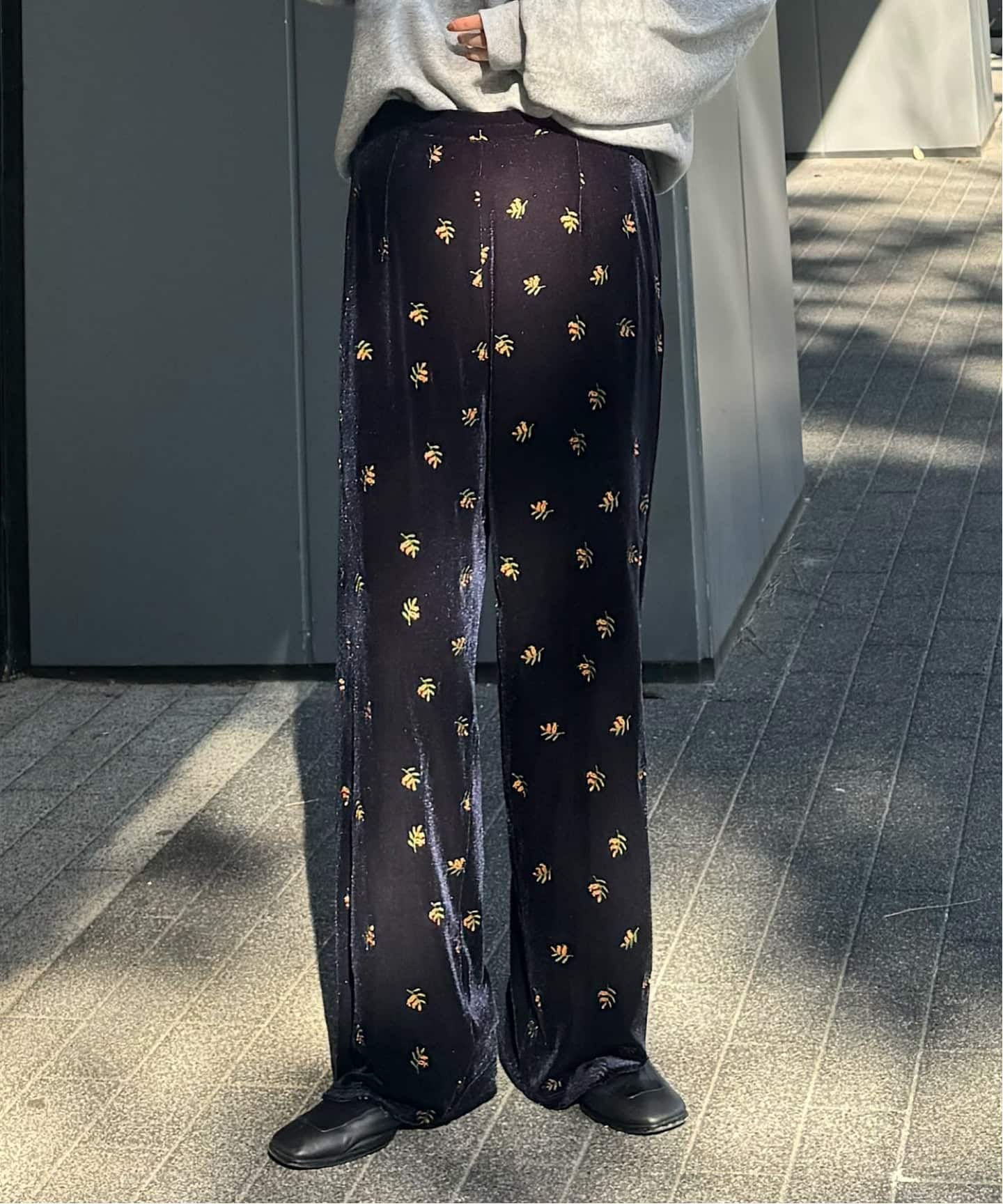 ≪追加 予約≫刺繍ベロアフレアパンツ（スラックス）｜OUTDOOR