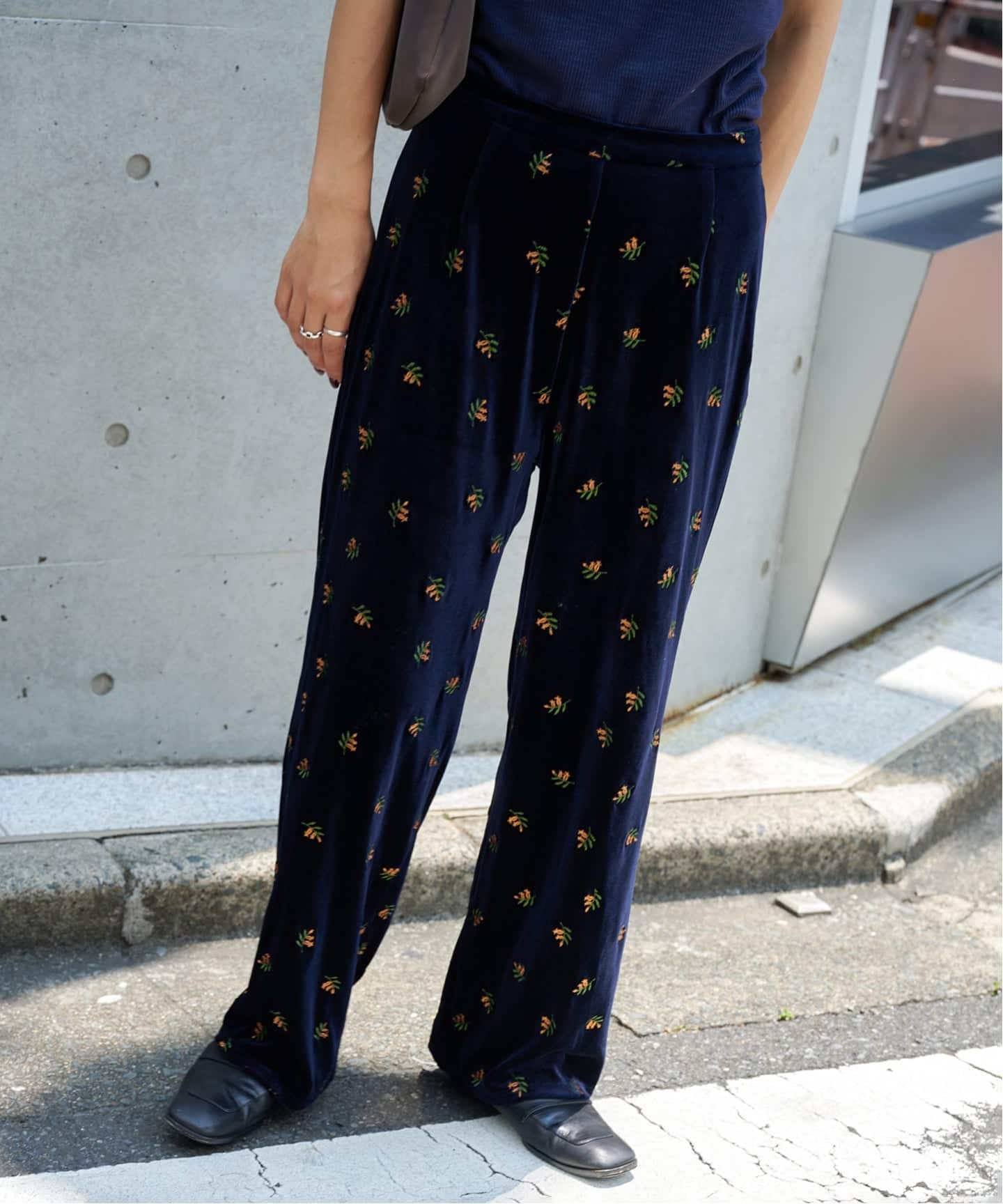 OUTDOOR PRODUCTS 刺繍ベロアフレアパンツ 36 追加 刺繍ベロアフレアパンツ（スラックス）｜OUTDOOR PRODUCTS