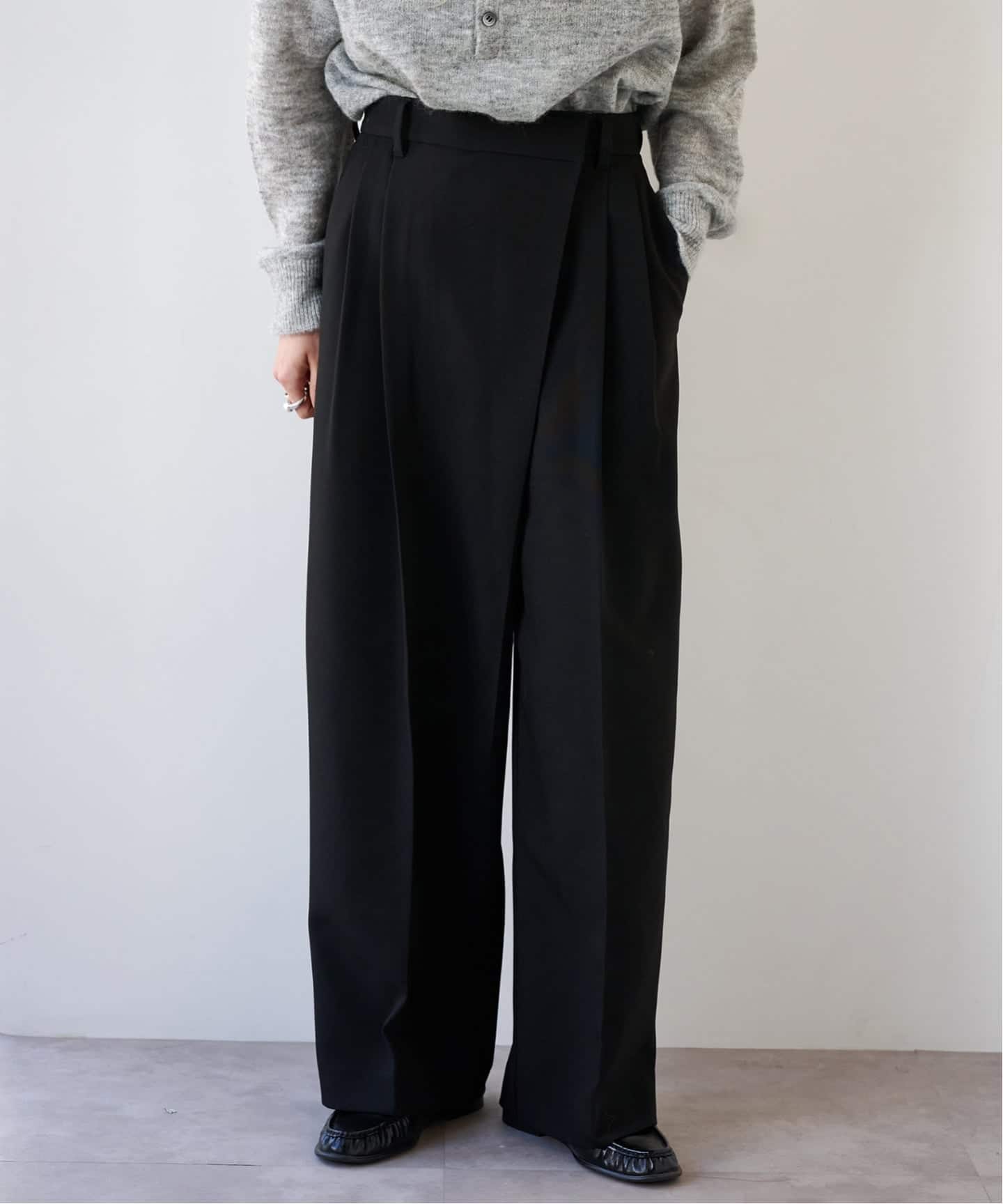 並行輸入　ブラック ≪予約≫ツイルアシンメトリータックパンツ（スラックス）｜OUTDOOR