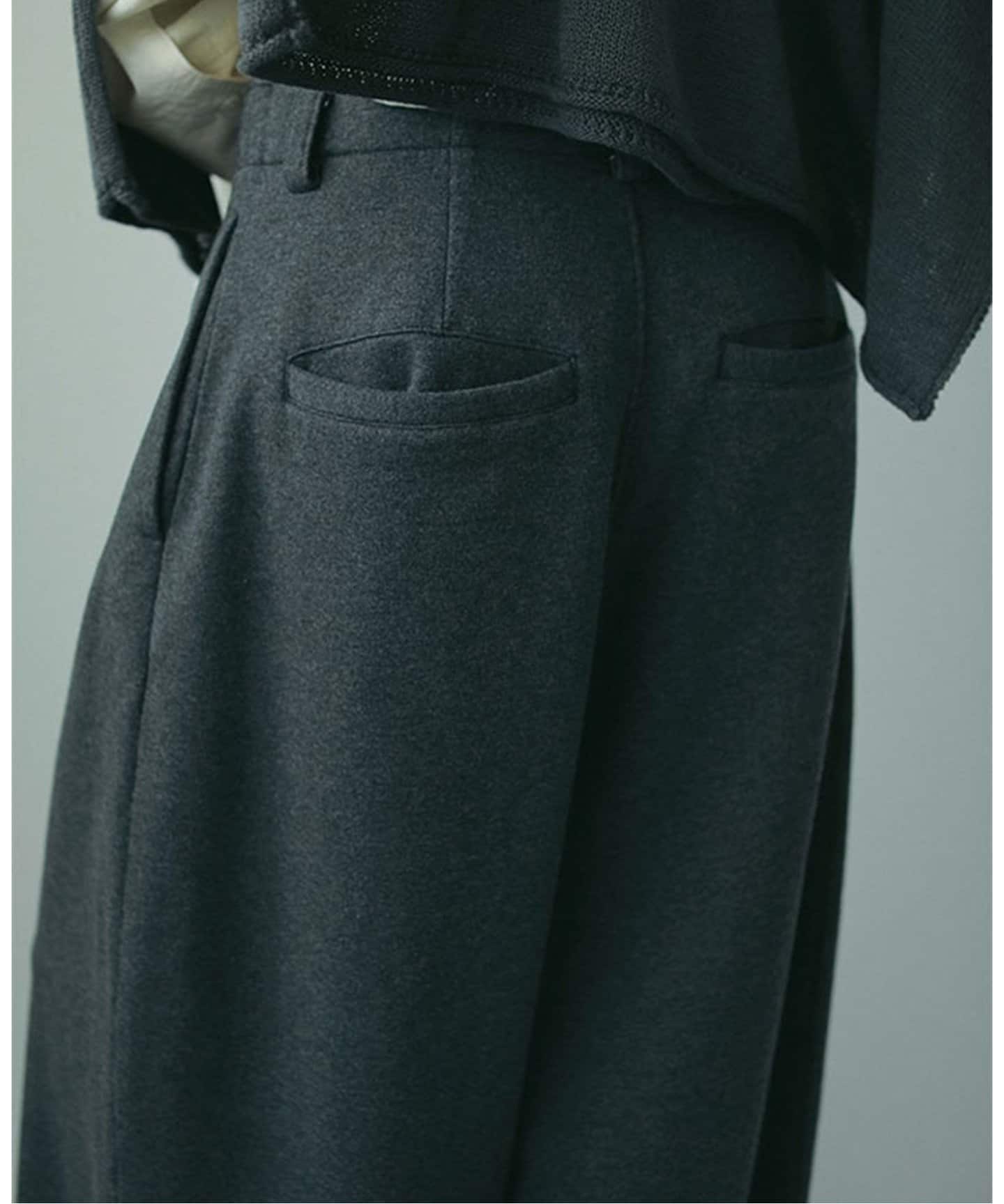 etre tokyo スウェットタックパンツ　チャコール　Sサイズ ETRE TOKYO スウェットタックパンツ 1225120034（スラックス