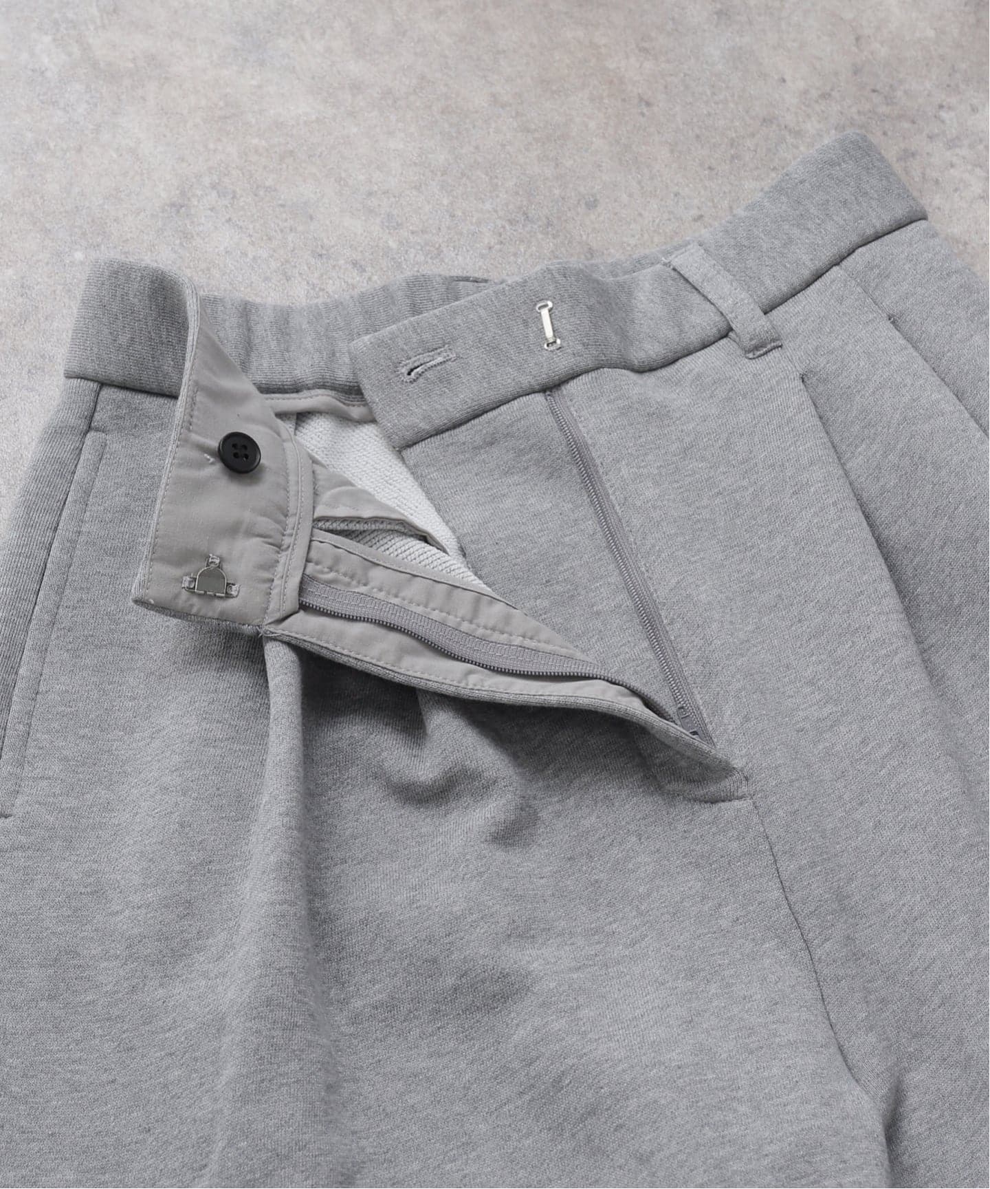 CLANE TWO TUCK SWEAT PANTS（スウェットパンツ）｜BOICE FROM