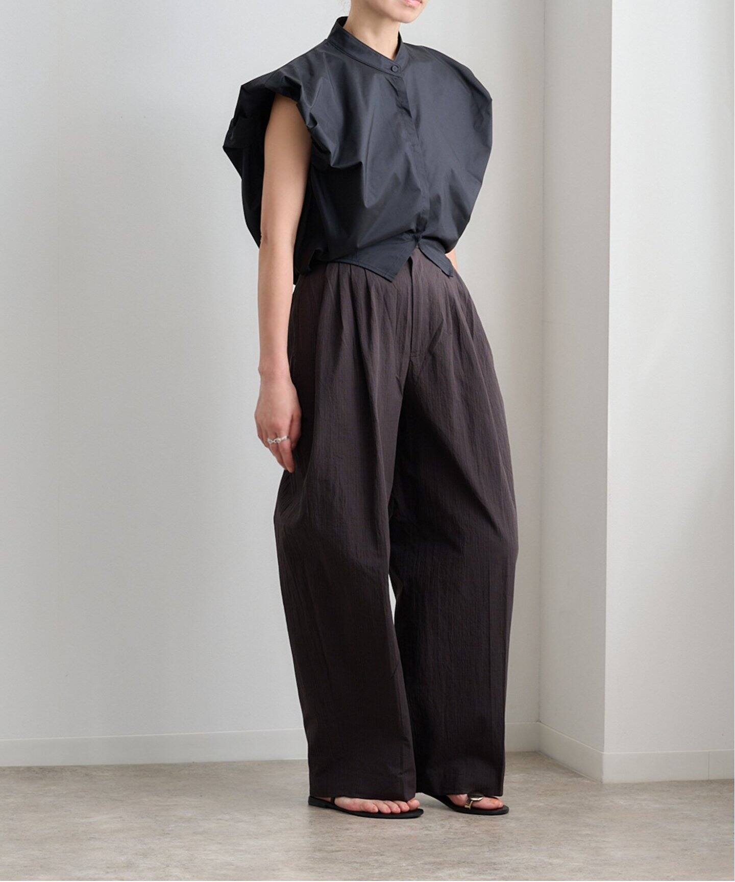 関税込/国内発送【RECTO】PIN TUCKED DETAIL VERMUDA パンツ THROW by SLY | 【THROW】J／W CURVE TUCKED パンツ (ワイド