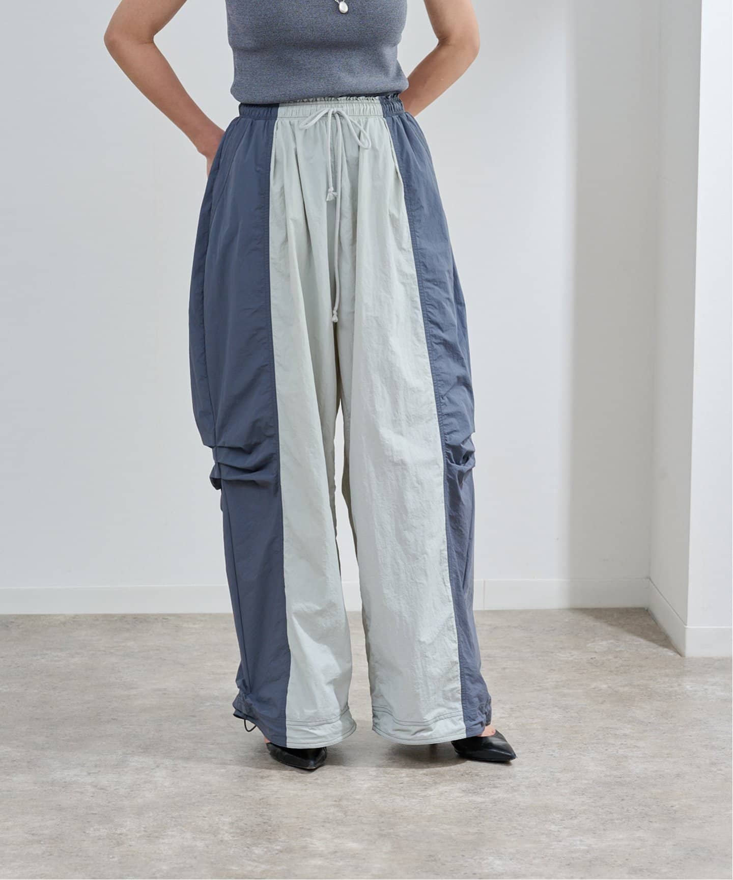 anuke Bicolor Parachute Pants（ジャージ／トラックパンツ