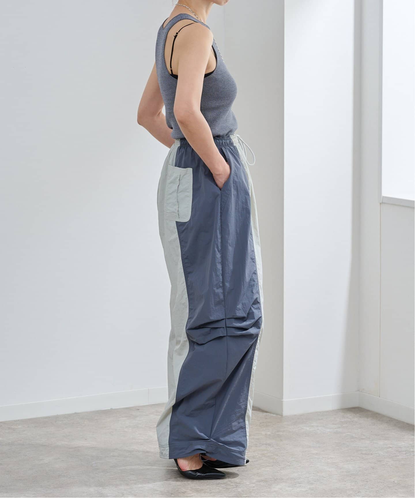 anuke Bicolor Parachute Pants（ジャージ／トラックパンツ）｜BOICE