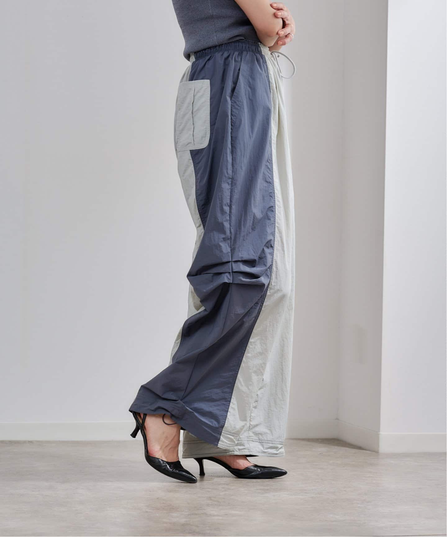 anuke Bicolor Parachute Pants（ジャージ／トラックパンツ
