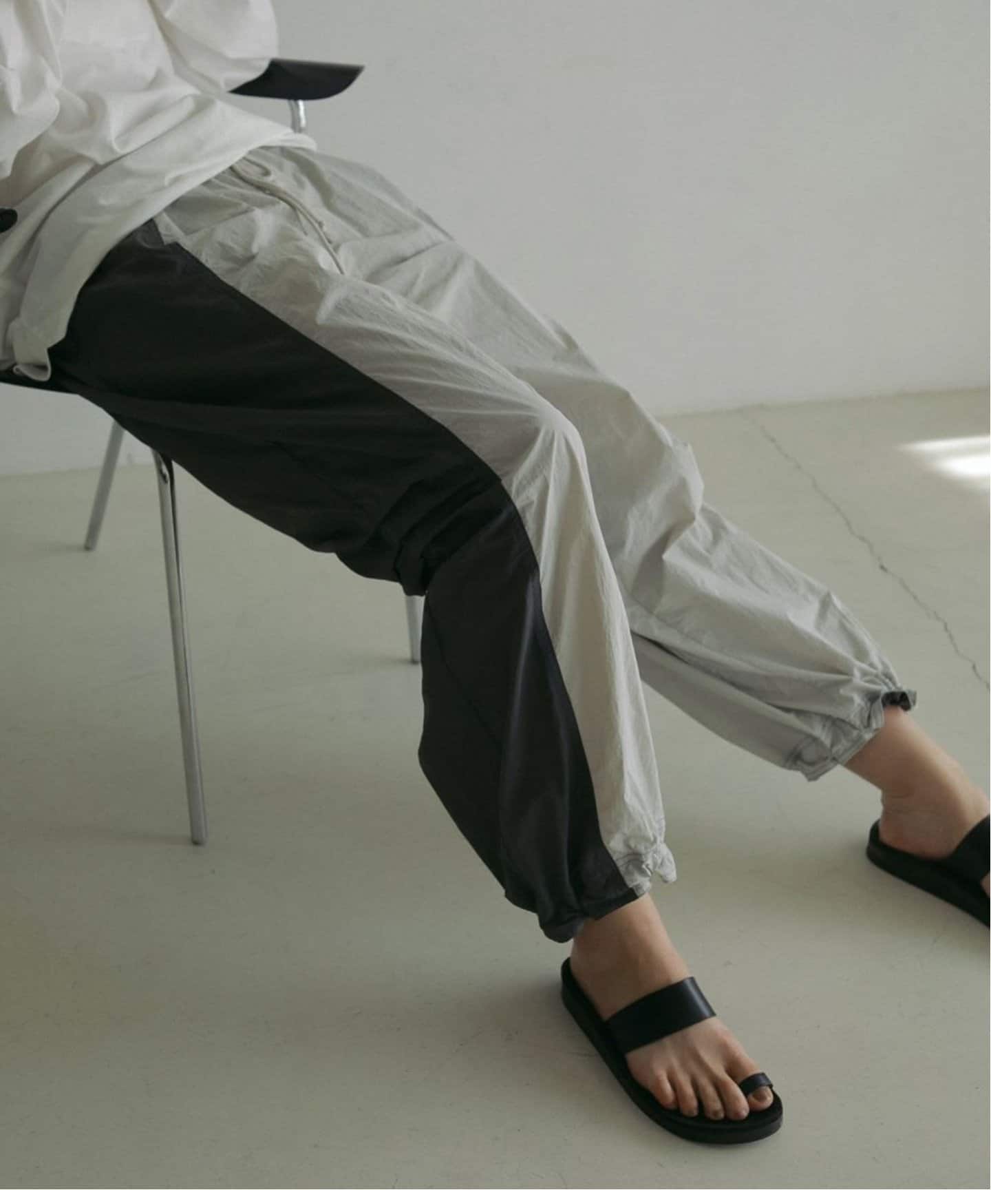 anuke Bicolor Parachute Pants（ジャージ／トラックパンツ）｜BOICE