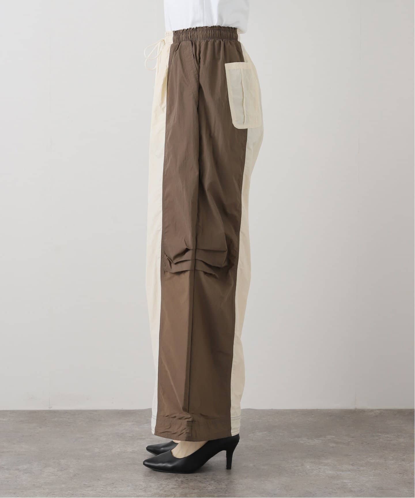 Bicolor Parachute Pants anuke 36 ブラウン　新品 ànuke online store（アンヌーク） / Bicolor Parachute