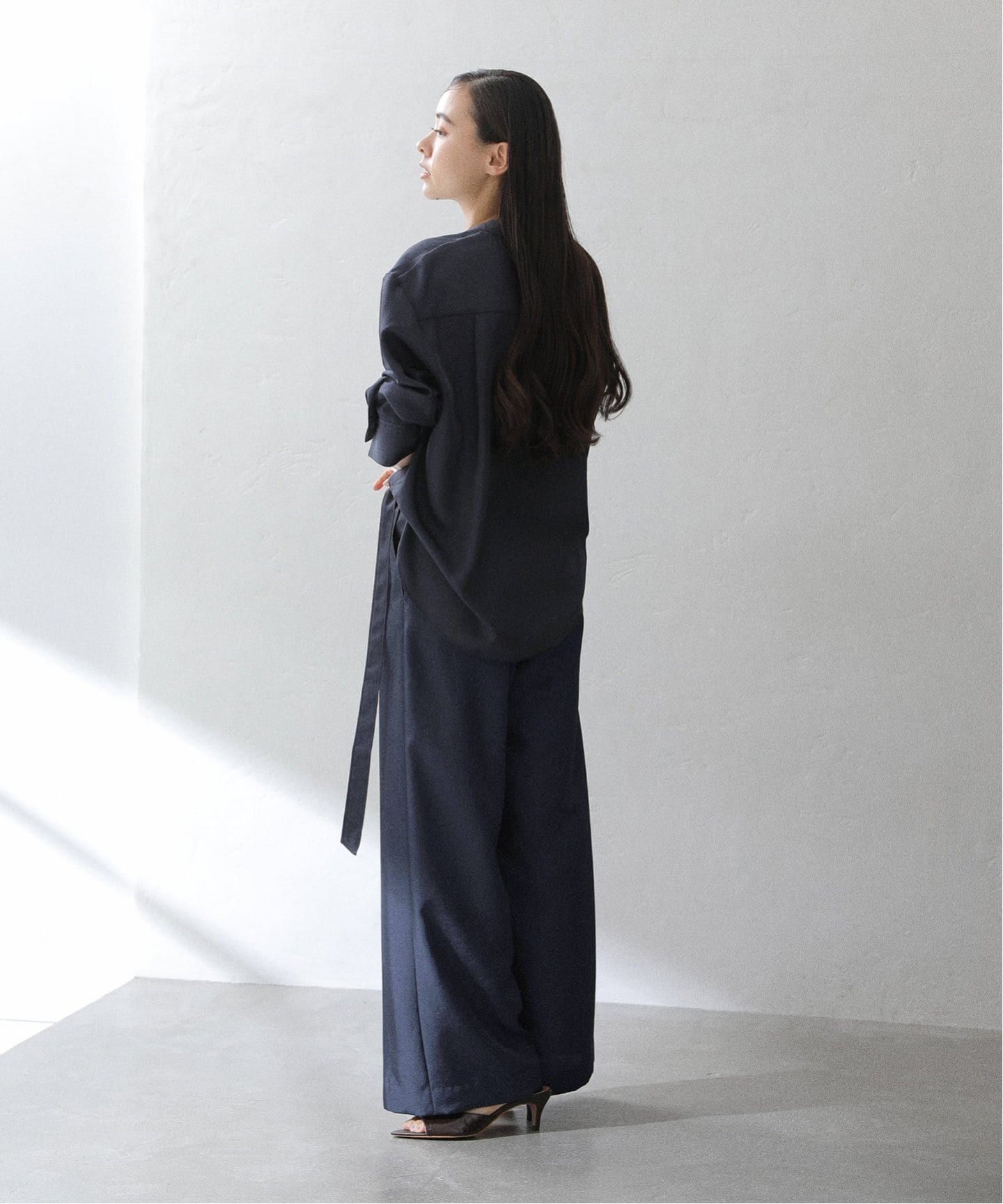 AURALLE ワイドベルテッドパンツ　ブラック　4 セール】ベルクロタックワイドパンツ（その他パンツ