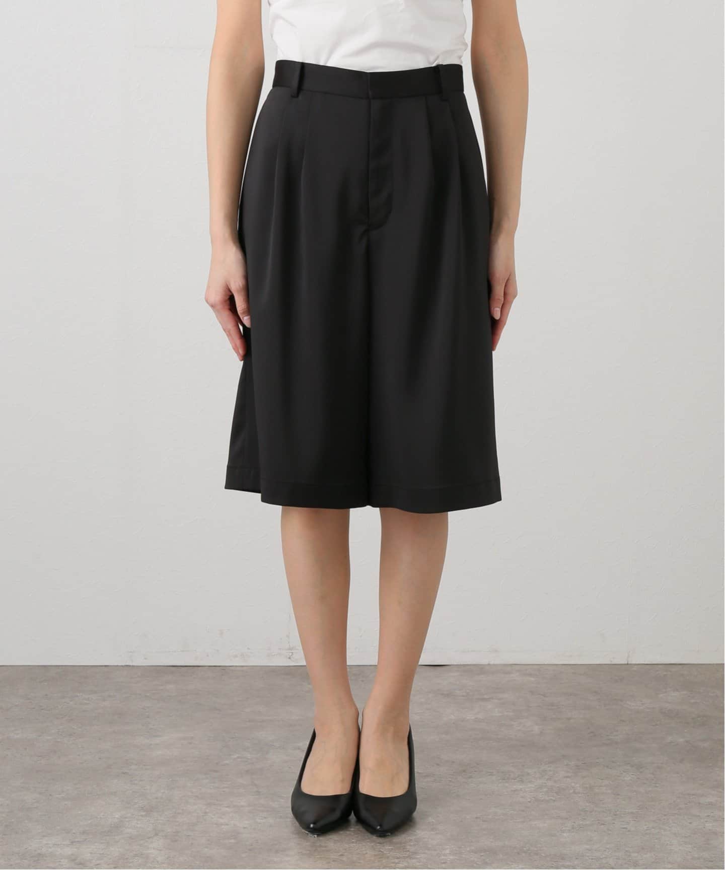 Spick and Span サテン　ハーフパンツ（黒）38 【完売品】 サテンハーフパンツ（スラックス）｜Spick and Span（スピック