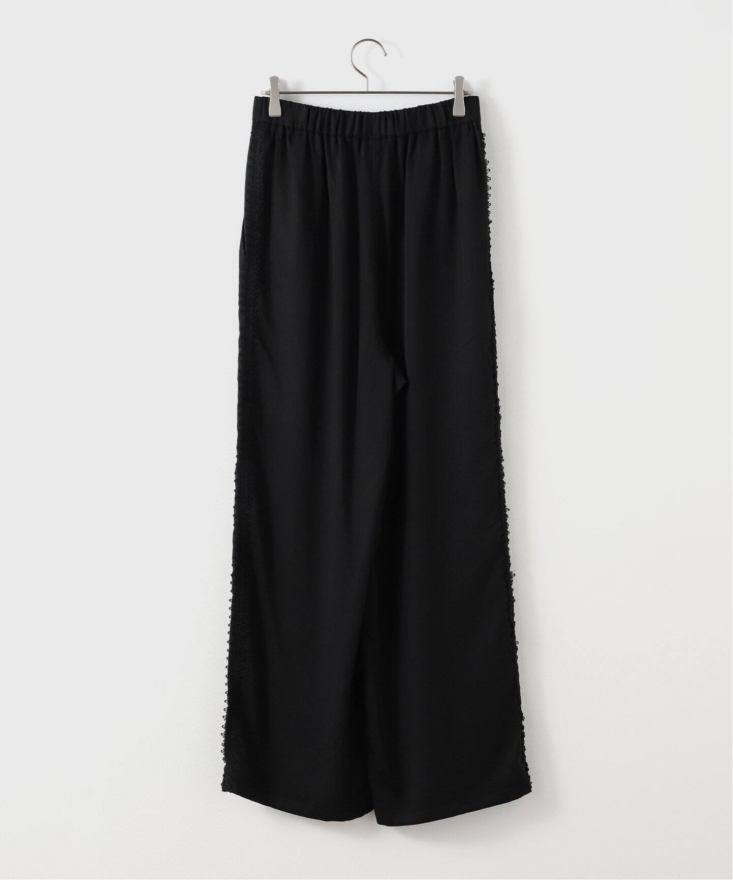 Spick and Span　レース装飾ニット　ロング　黒 レースラインパンツ（スラックス）｜Spick and Span（スピック