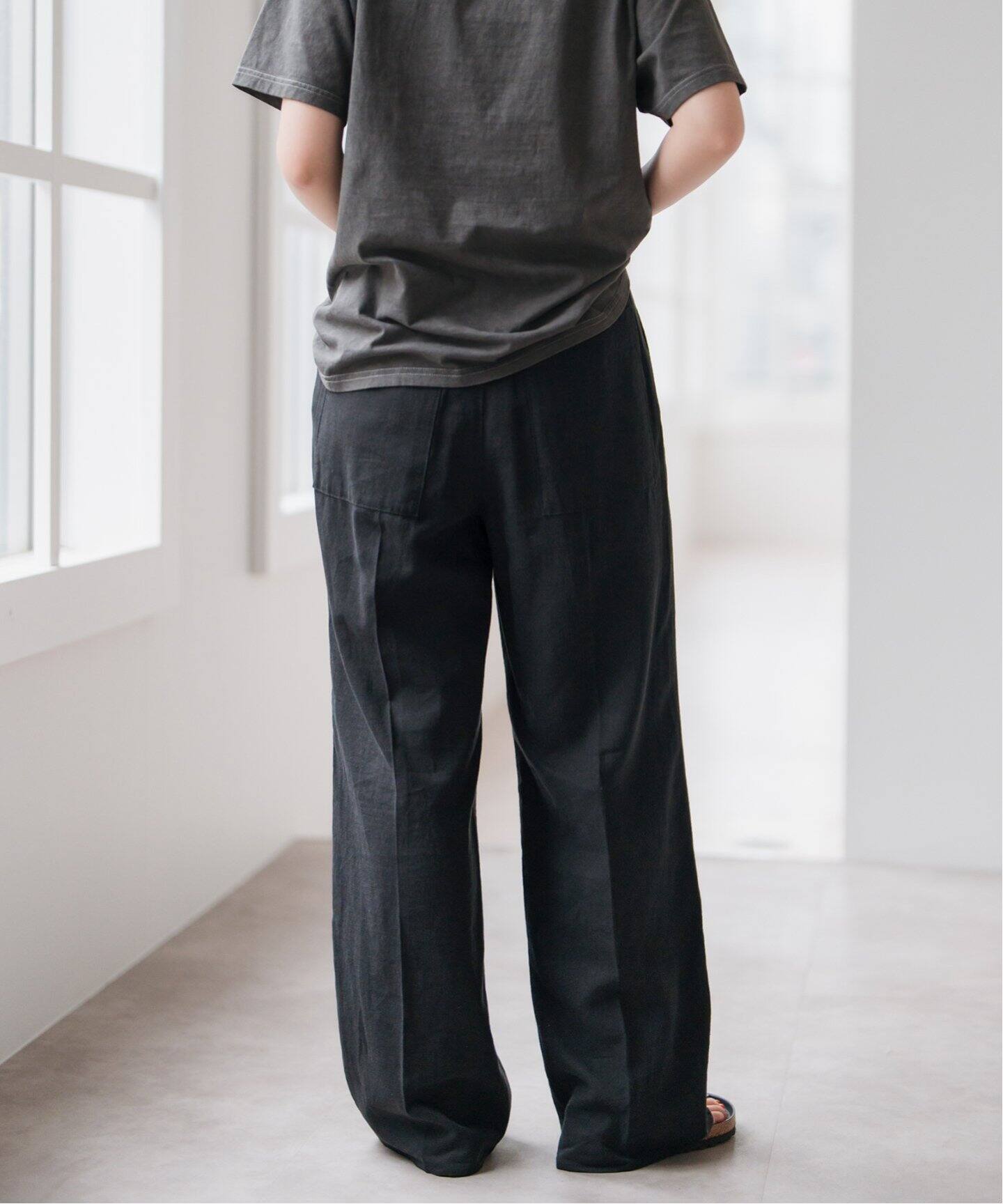 Spick and Spanラミー1タックパンツ　スピック＆スパン　36 ハイブリッドラミー1タックパンツ（その他パンツ）｜Spick and