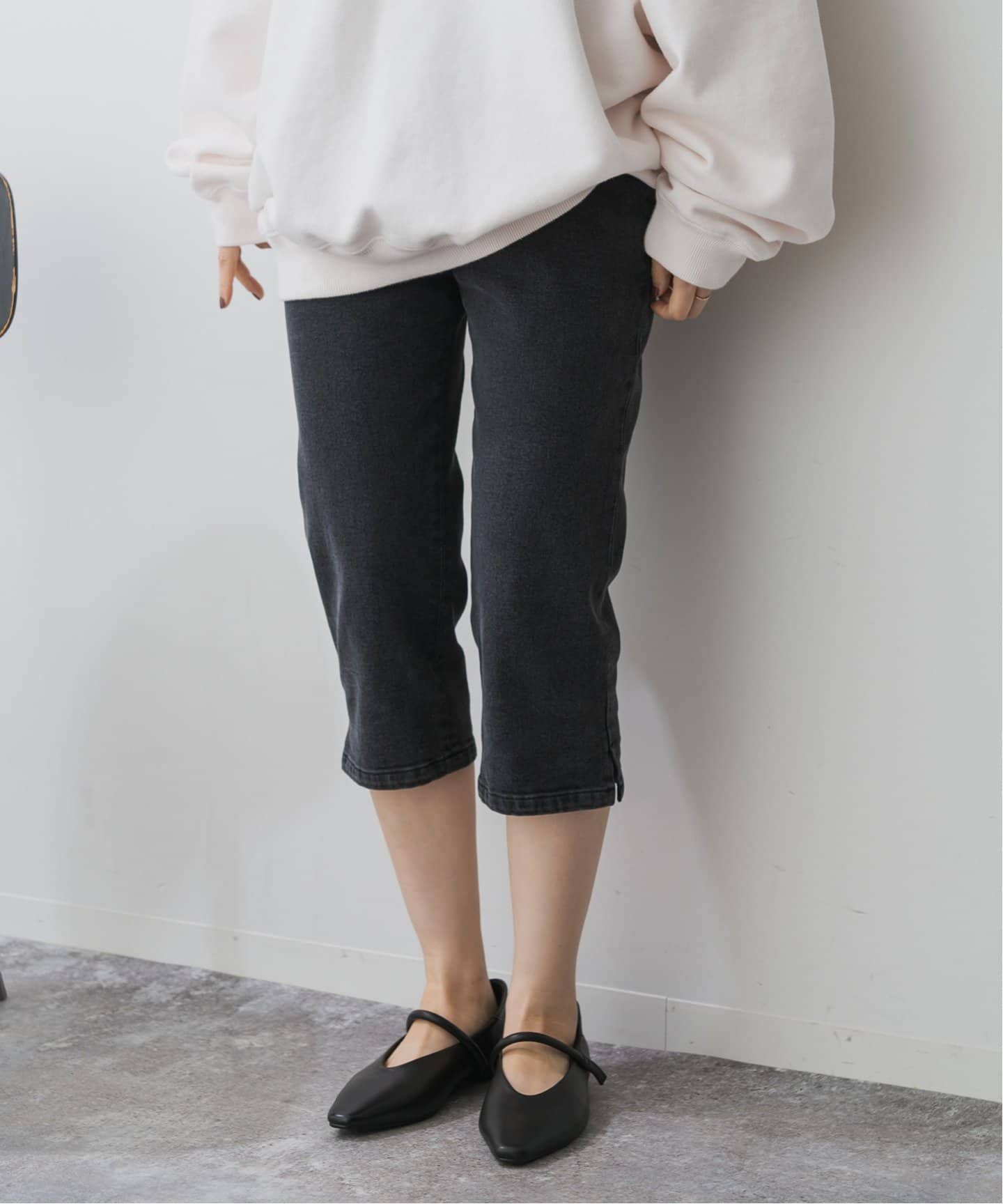 美品:To be chic ブラック カプリパンツ 40(M) TO BE CHIC - 美品:To be chic ブラック カプリパンツ 40(M)の