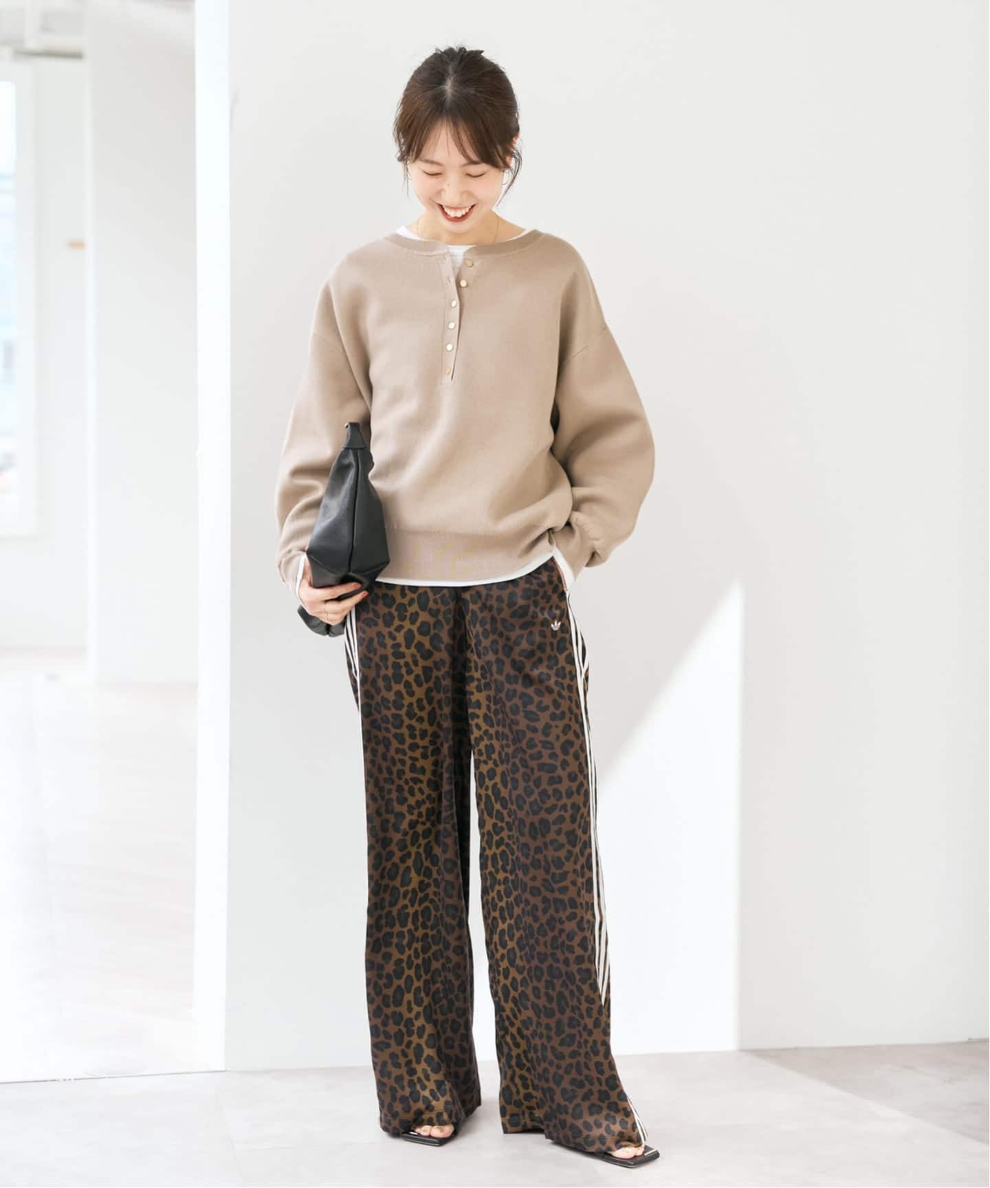 【新品】Spick and Span adidas レオパード パンツ adidas / アディダス LEO PRINT WIDE LEG SATIN PANTS（ジャージ