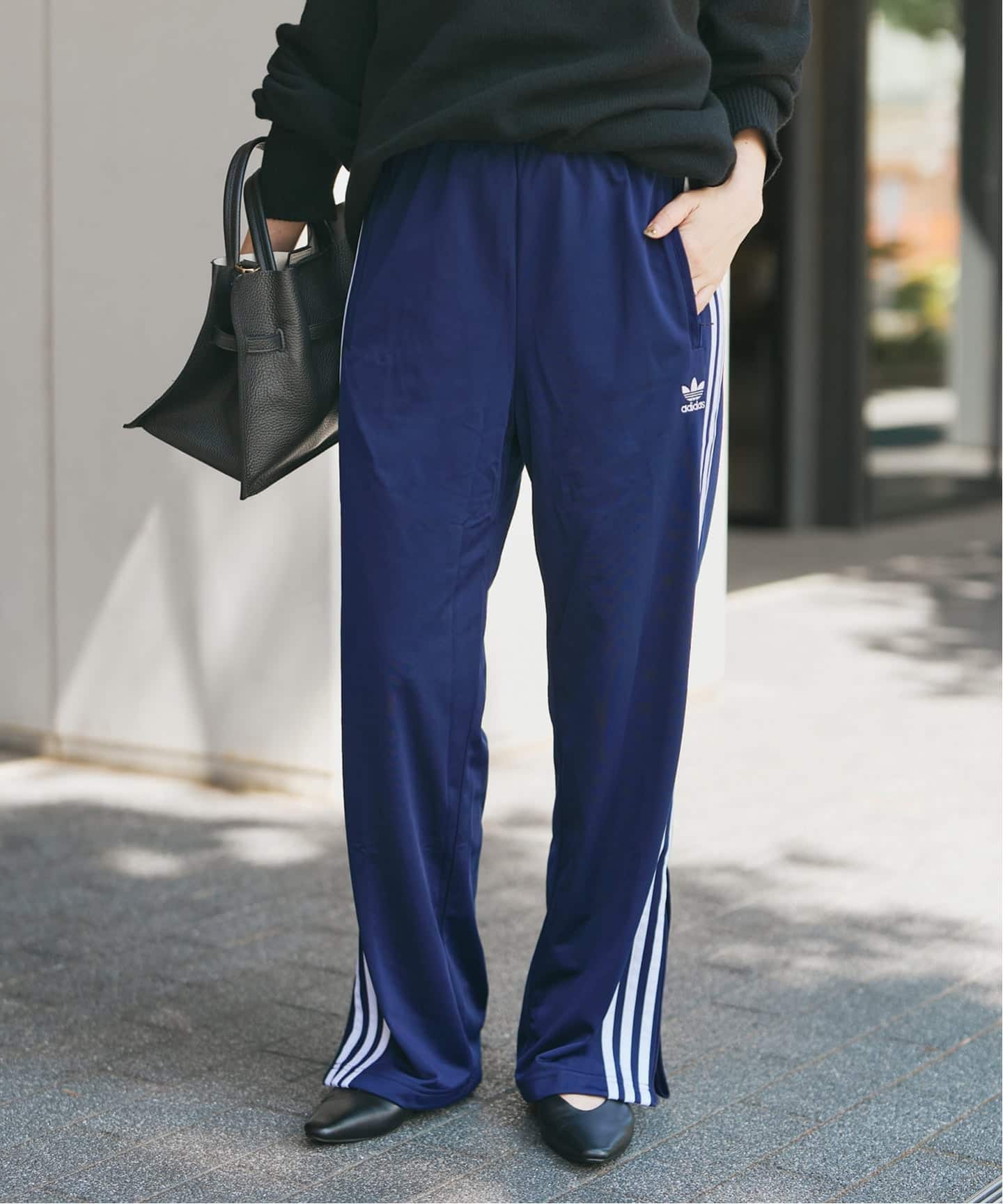 adidas　トラックパンツ　ネイビー　スリーライン　ロゴ　刺繡　ポリエステル adidas トラックパンツ ネイビー スリーライン ロゴ 刺繡 ポリエステル
