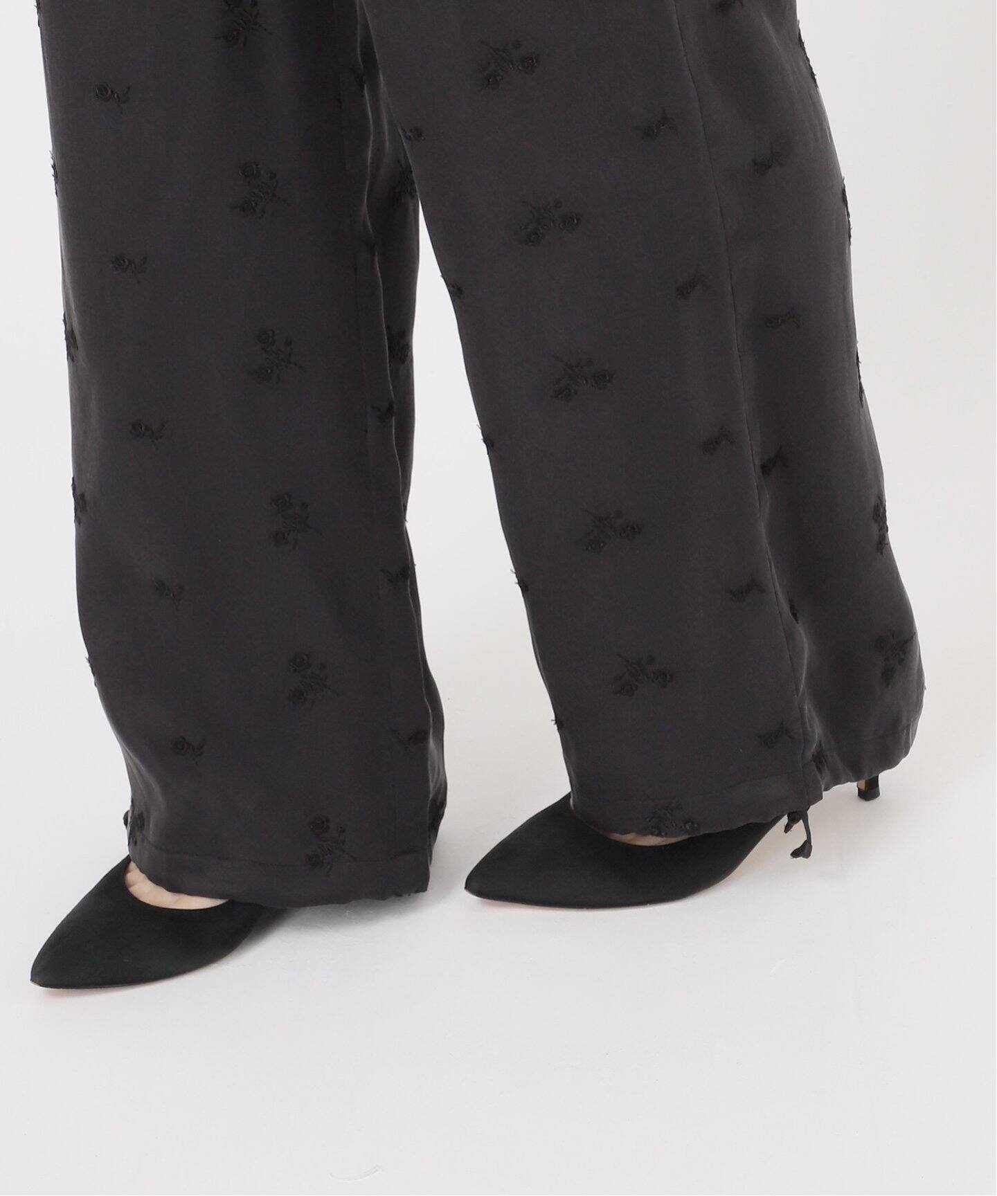 TICCA | フラワーエンブロイダリー サテンパンツ Bshop｜TICCA | フラワーエンブロイダリー サテンパンツ WOMEN