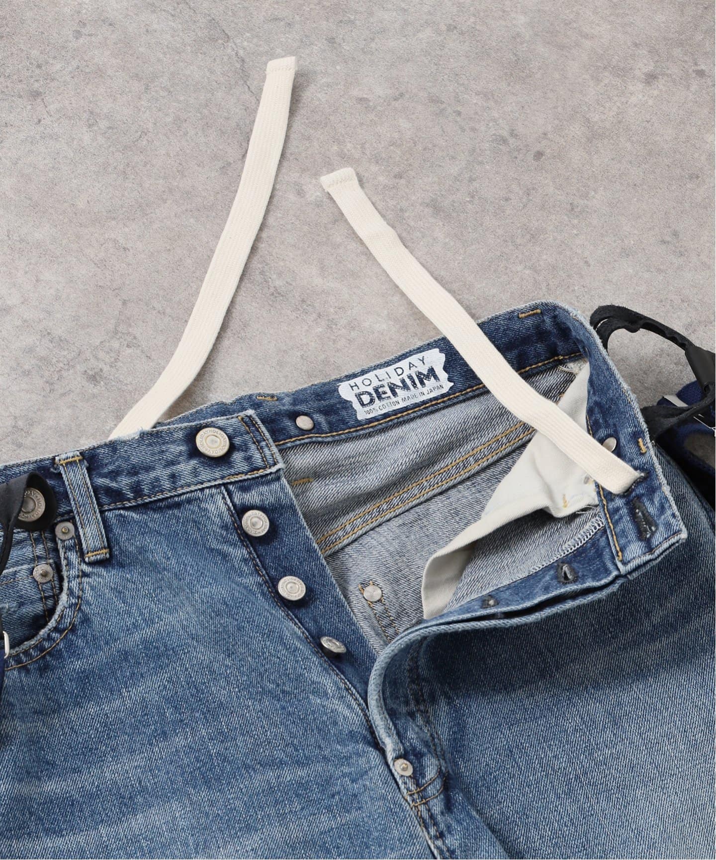 ホリデイ　ダメージデニム　サスペンダー付　32サイズ HOLIDAY（ホリデイ）の「DAMAGE DENIM SUSPENDER PANTS ダメージ