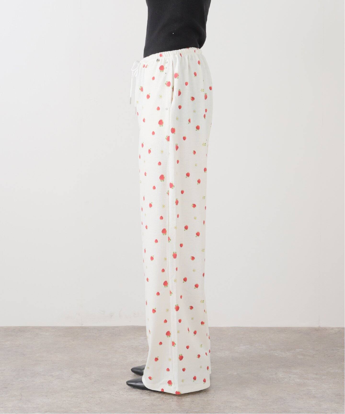 ★CRANK★STUD COTTON SWEAT PANTS_WHITE★正規品/韓国直送料込 CRANK/クランク STRAWBERRY COTTON SWEAT PANTS（スウェット
