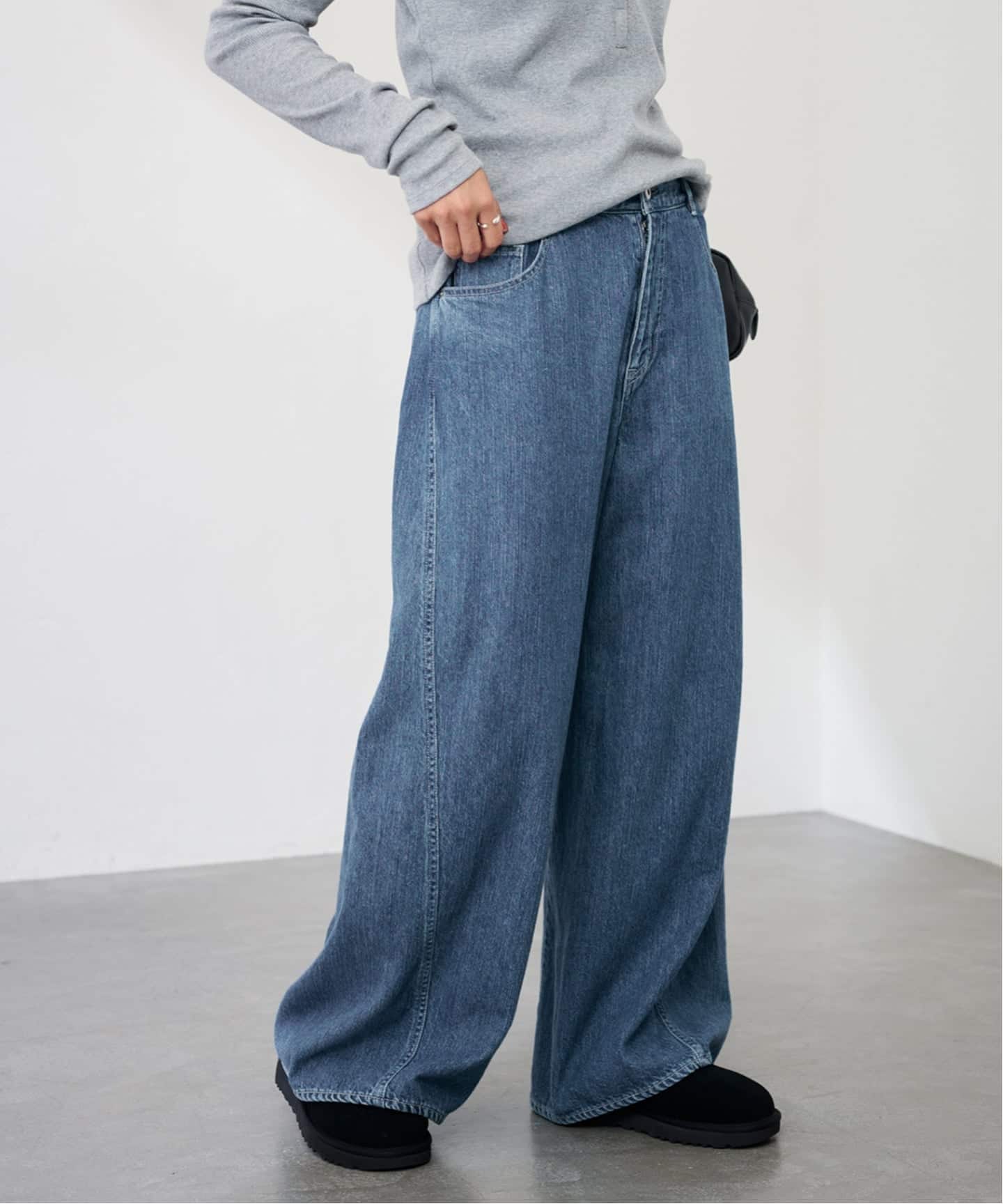 ☆新品・未使用☆フレームワーク　バレルフォルムデニムパンツ　40サイズ ☆新品・未使用☆フレームワーク バレルフォルムデニムパンツ 40