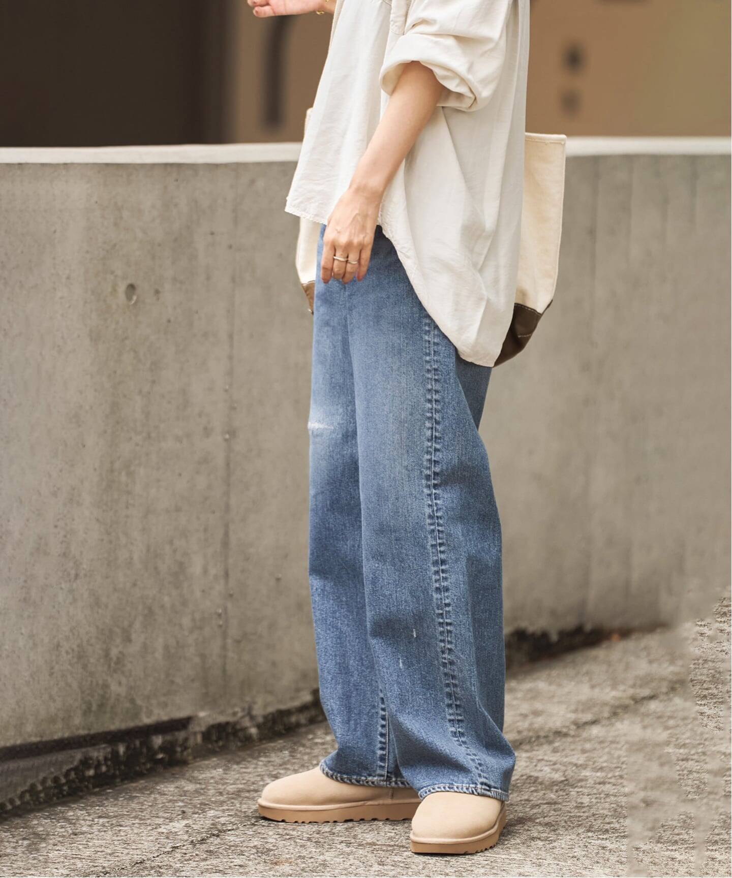 FRAMeWORK デニムストレートパンツ　新品　40サイズ 大人気！】FRAMeWORK デニムストレートパンツ40サイズ