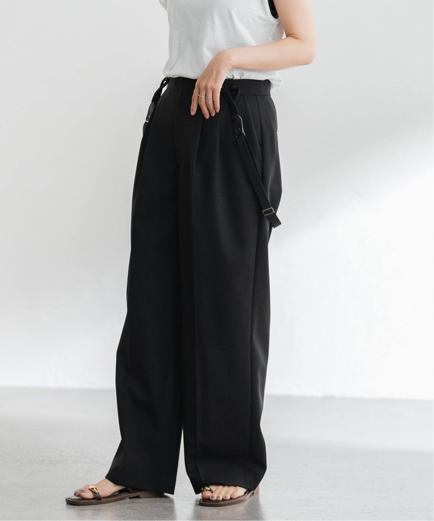 フレームワーク美品！OUT OF FRAMe pistitch 2tuckパンツ OUT OF FRAMe ウォッシャブルウール 2タック パンツ（スラックス