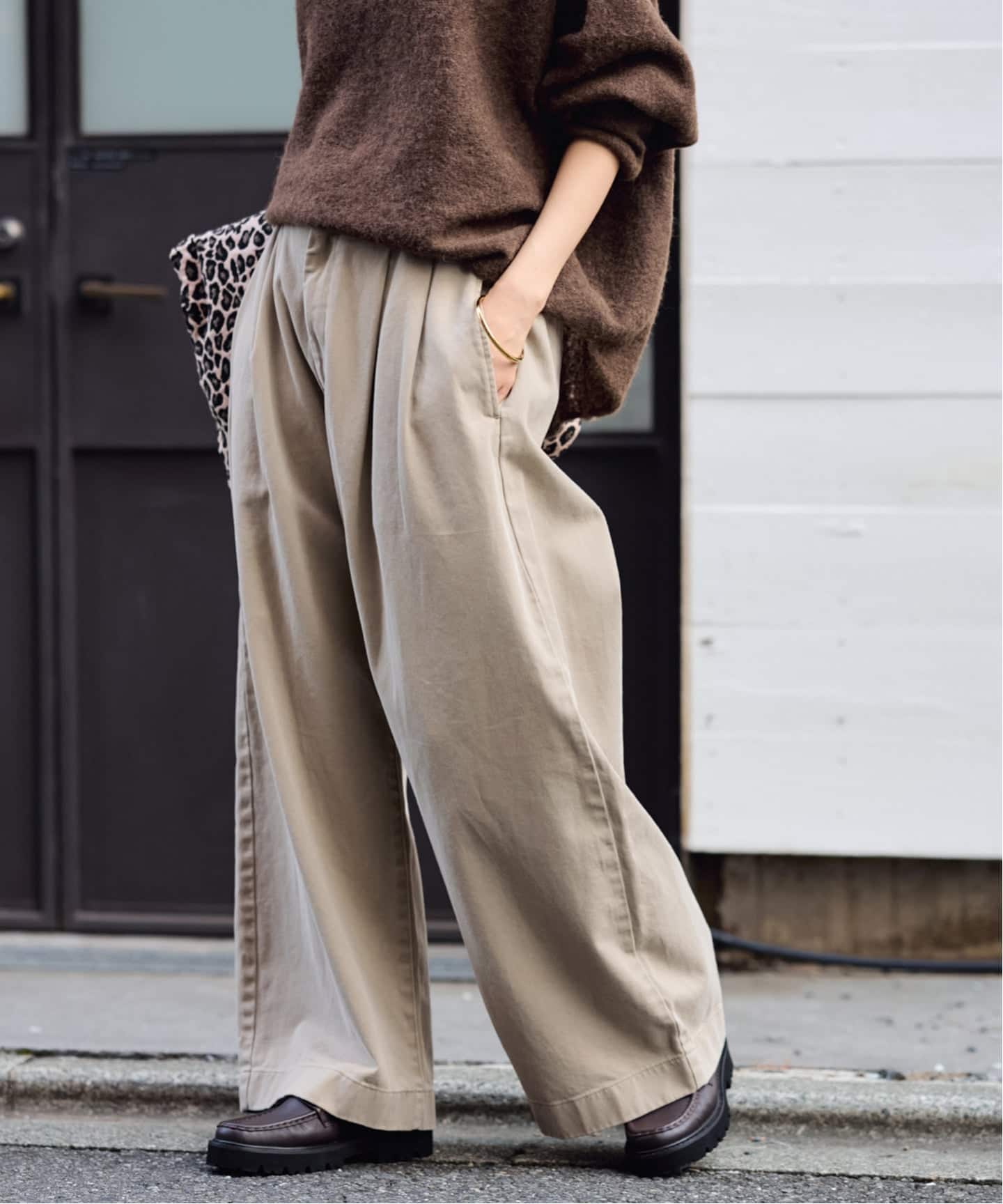 CHINO SLOUCHY パンツ（チノパンツ）｜FRAMeWORK（フレームワーク）の