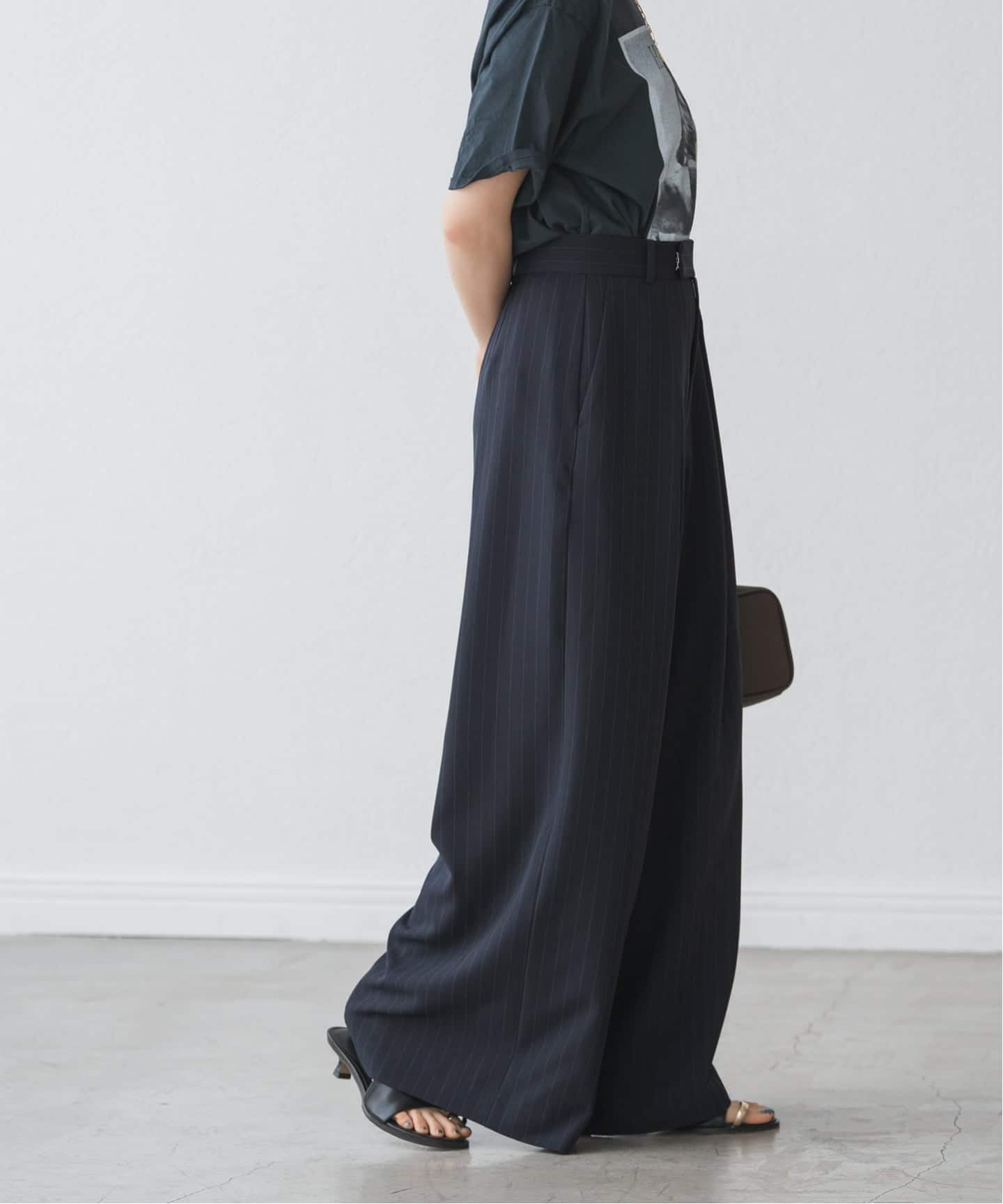 NOBLE タックカービーボリュームパンツ　サイズ38 ネイビー NOBLE タックカービーボリュームパンツ サイズ38 ネイビー