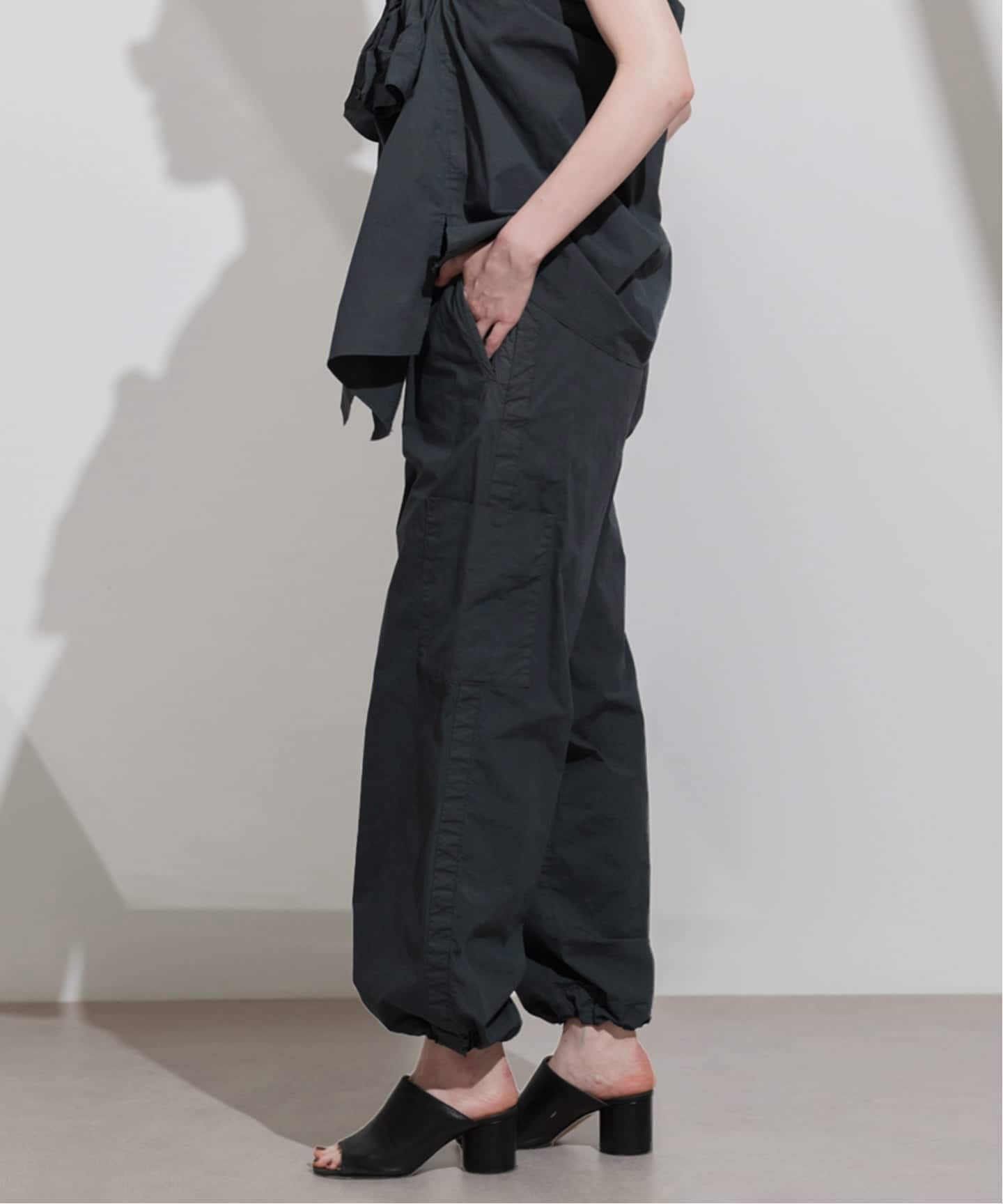 CALMER ナチュラルダイパンツ カルメール パラシュートパンツ CALMER / カルメール】別注 ナチュラルダイ パラシュートパンツ