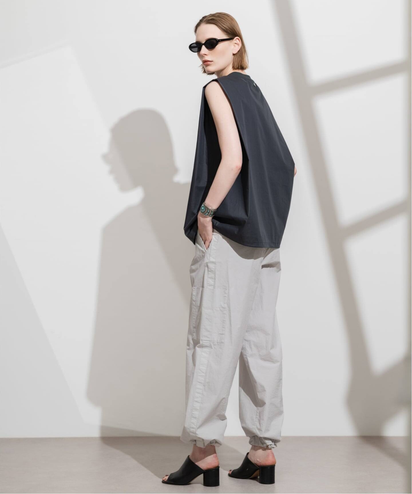 CALMER ナチュラルダイパンツ カルメール パラシュートパンツ CALMER / カルメール】別注 ナチュラルダイ パラシュートパンツ
