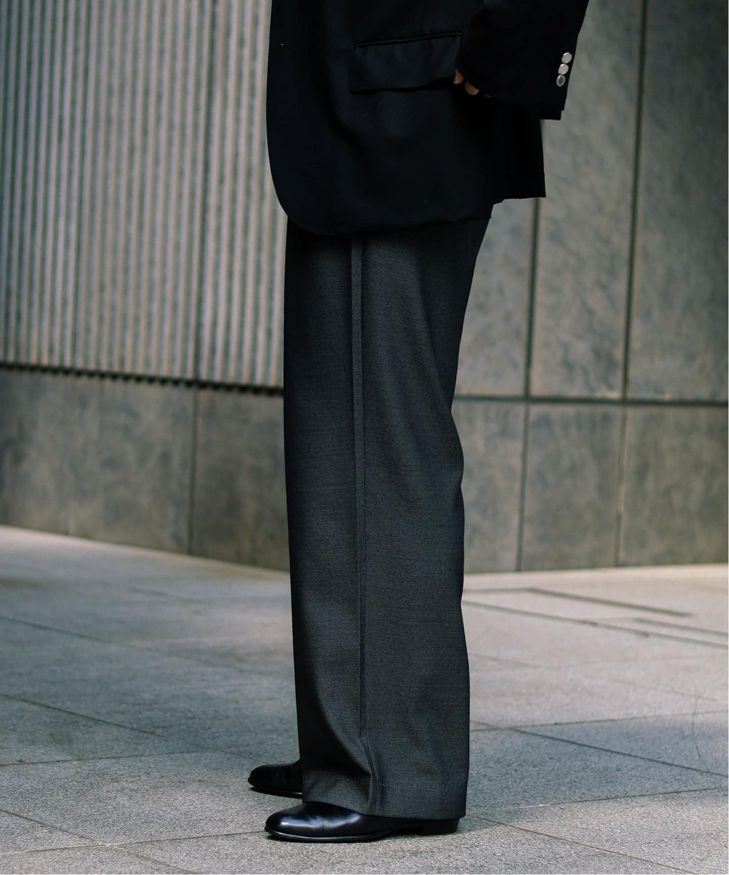 m's braque (エムズ ブラック) TUCK WIDE BUGGY パンツ(ピンヘッド