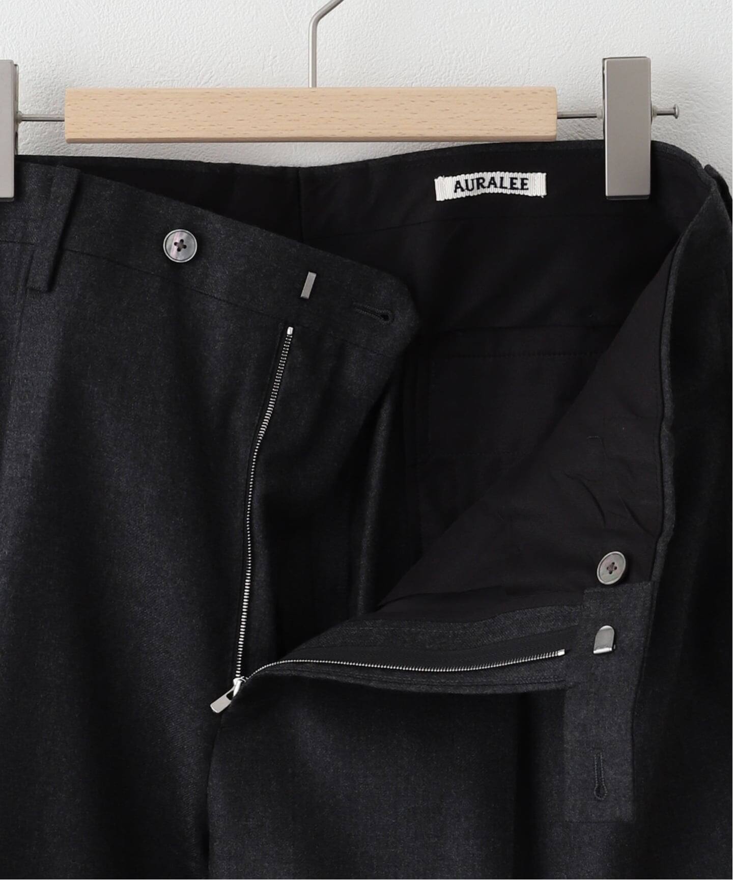 AURALEE オーラリー　TWO-TUCK SLACKS AURALEE (オーラリー) SUPER LIGHT WOOL TWO-TUCK SLACKS