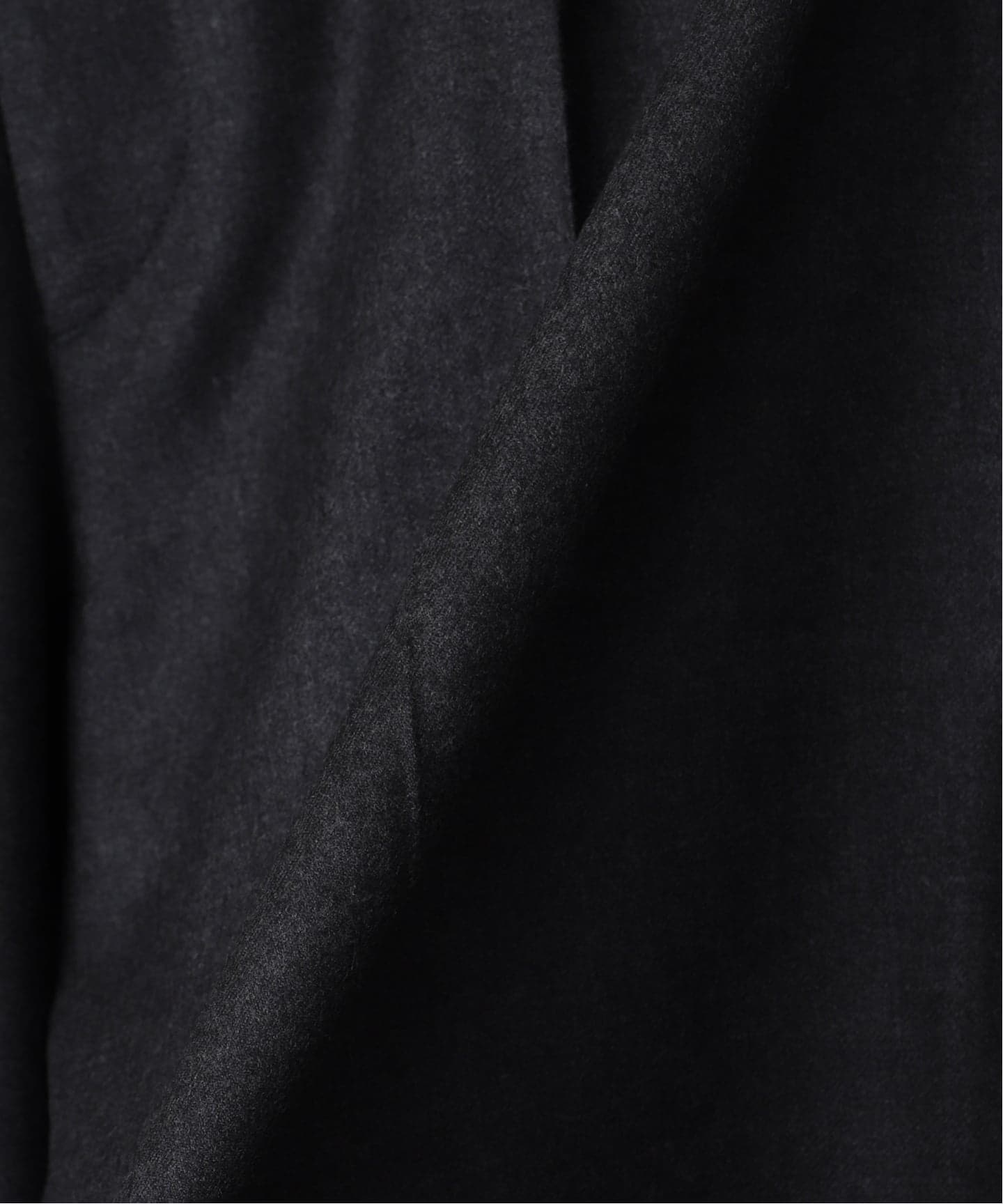 AURALEE (オーラリー) SUPER LIGHT WOOL TWO-TUCK SLACKS（スラックス