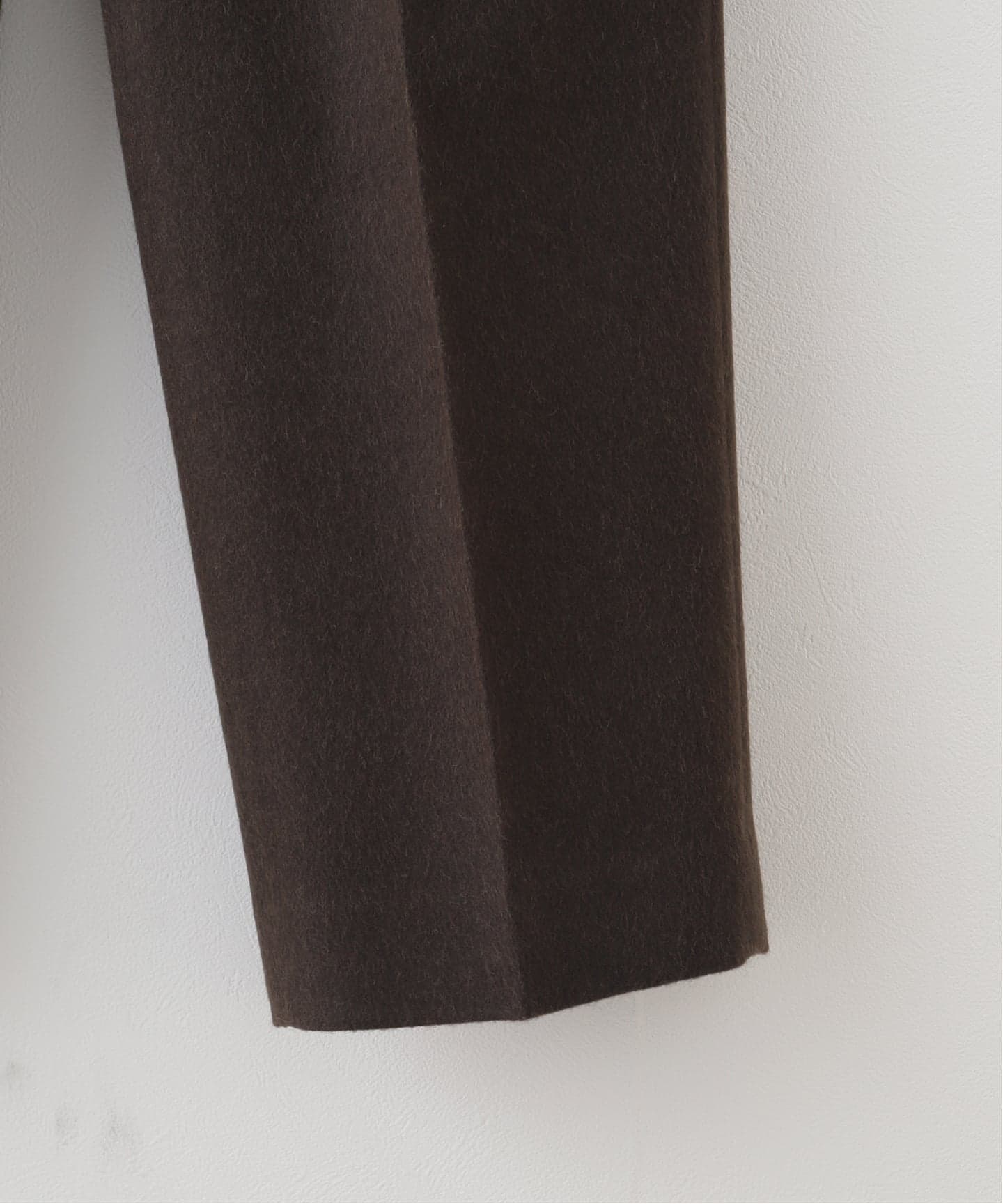 AURALEE (オーラリー) BABY CAMEL FLANNEL TWO-TUCK スラックス