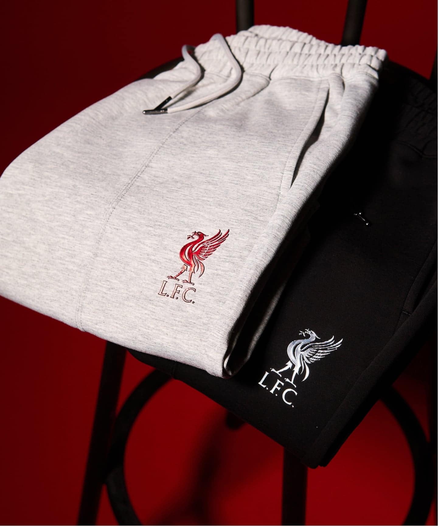 Liverpool FC / リバプール FC】メタリックロゴトラックパンツ