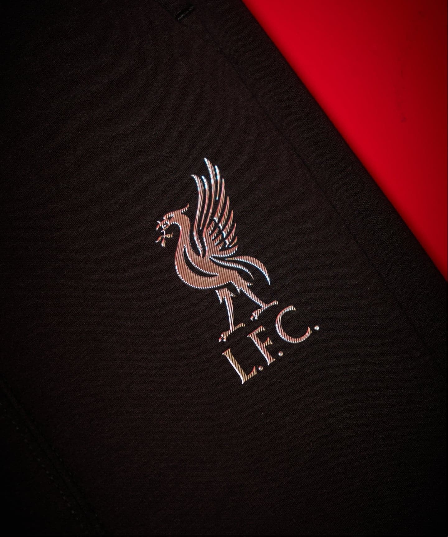 Liverpool FC / リバプール FC】メタリックロゴトラックパンツ