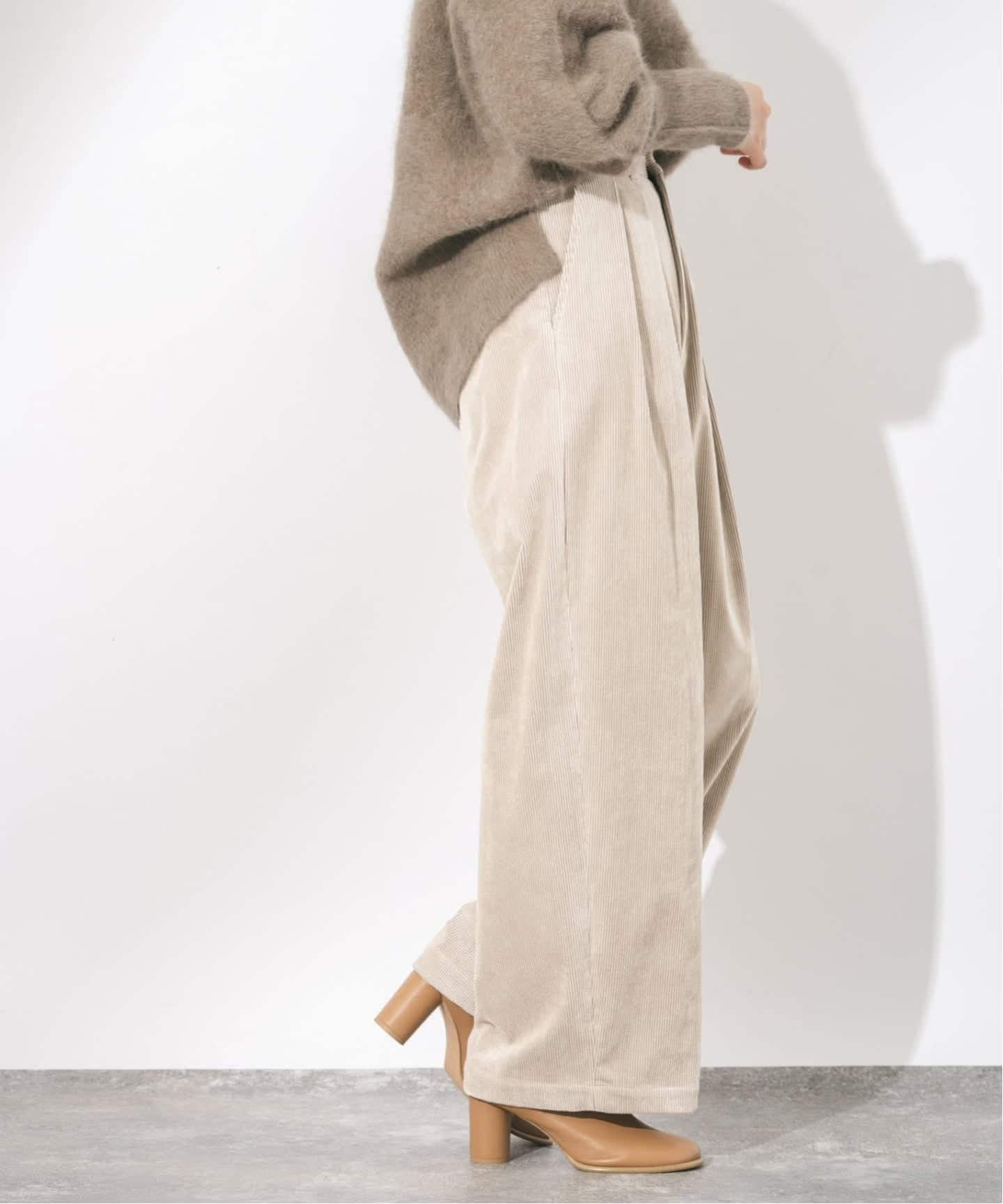 【2024AW】L'ESSAGE ストレッチコーデュロイ 2タックパンツ 38 追加3》ストレッチコーデュロイ 2タックパンツ（その他パンツ