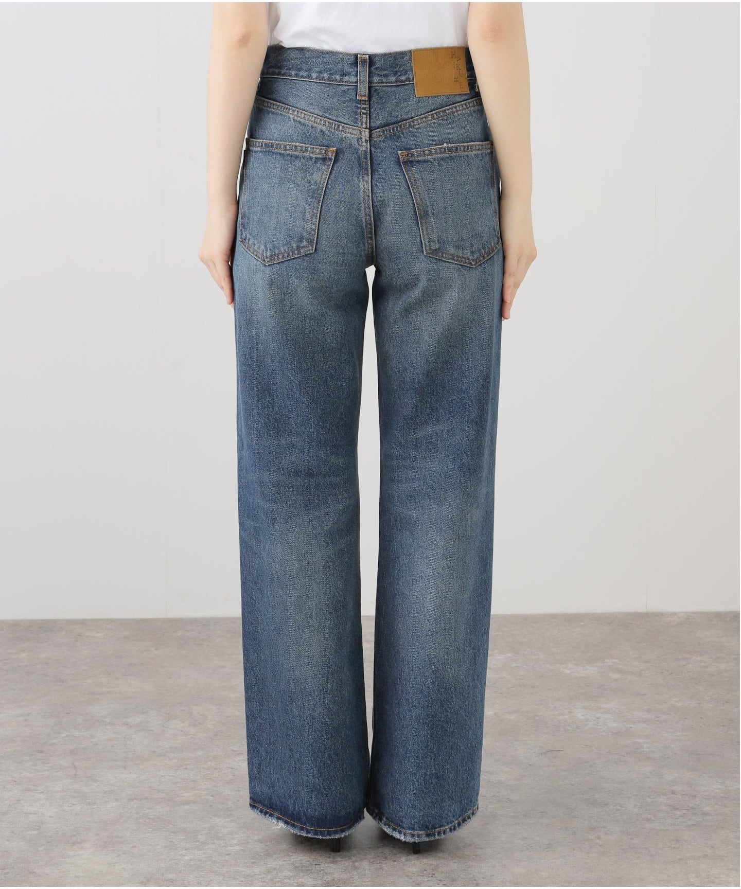 HAIKURE bnthany denim mid blue ハイクル　デニム HAIKURE ハイクル / クロップドフレアデニム(DIRTY MID BLUE