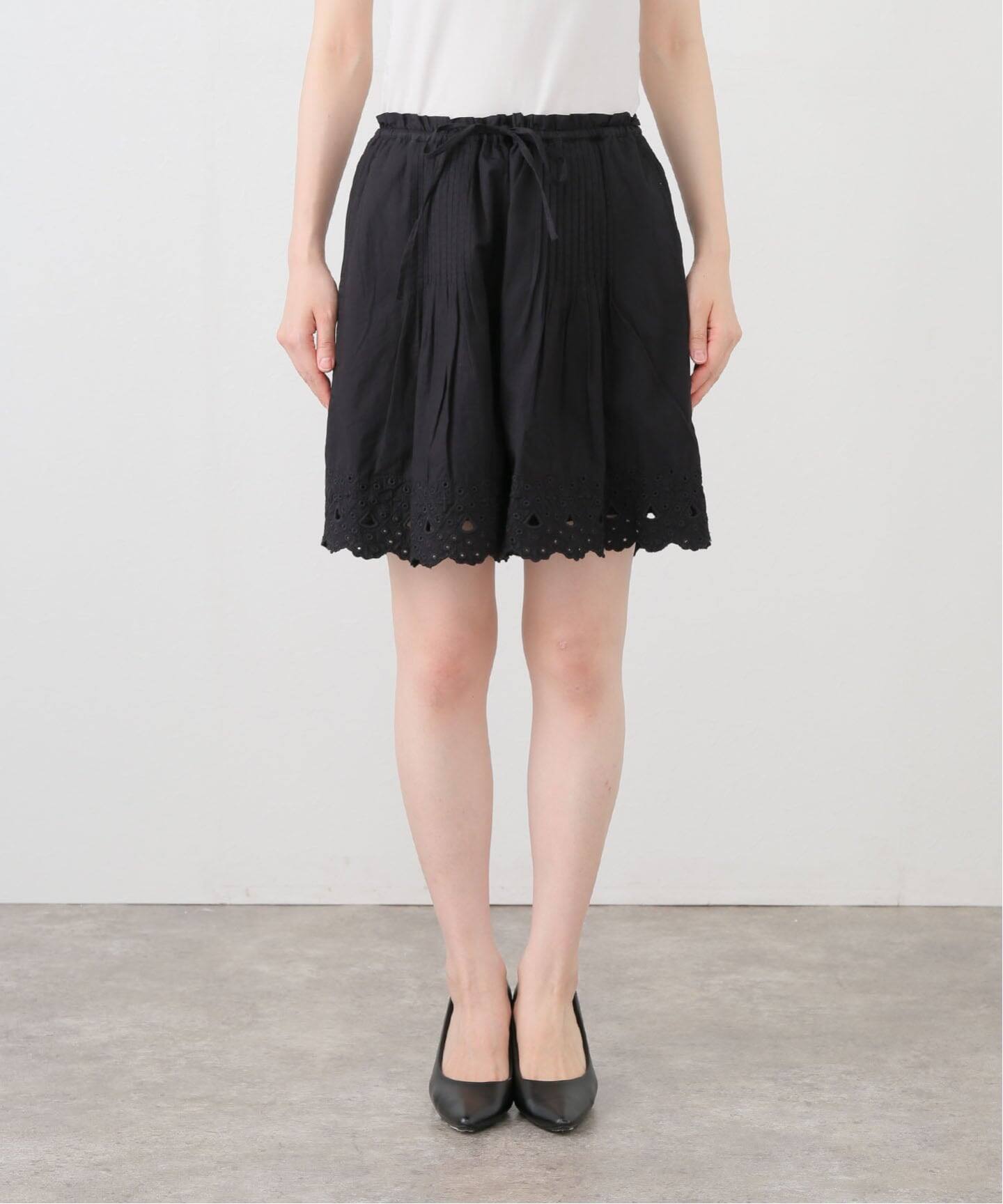 Sara mallikaサラマリカ ショートパンツ サークル刺しゅう ボトムス SARA MALLIKA/サラマリカ】COTTON SCALLAP HEM SHORT PA（ショート