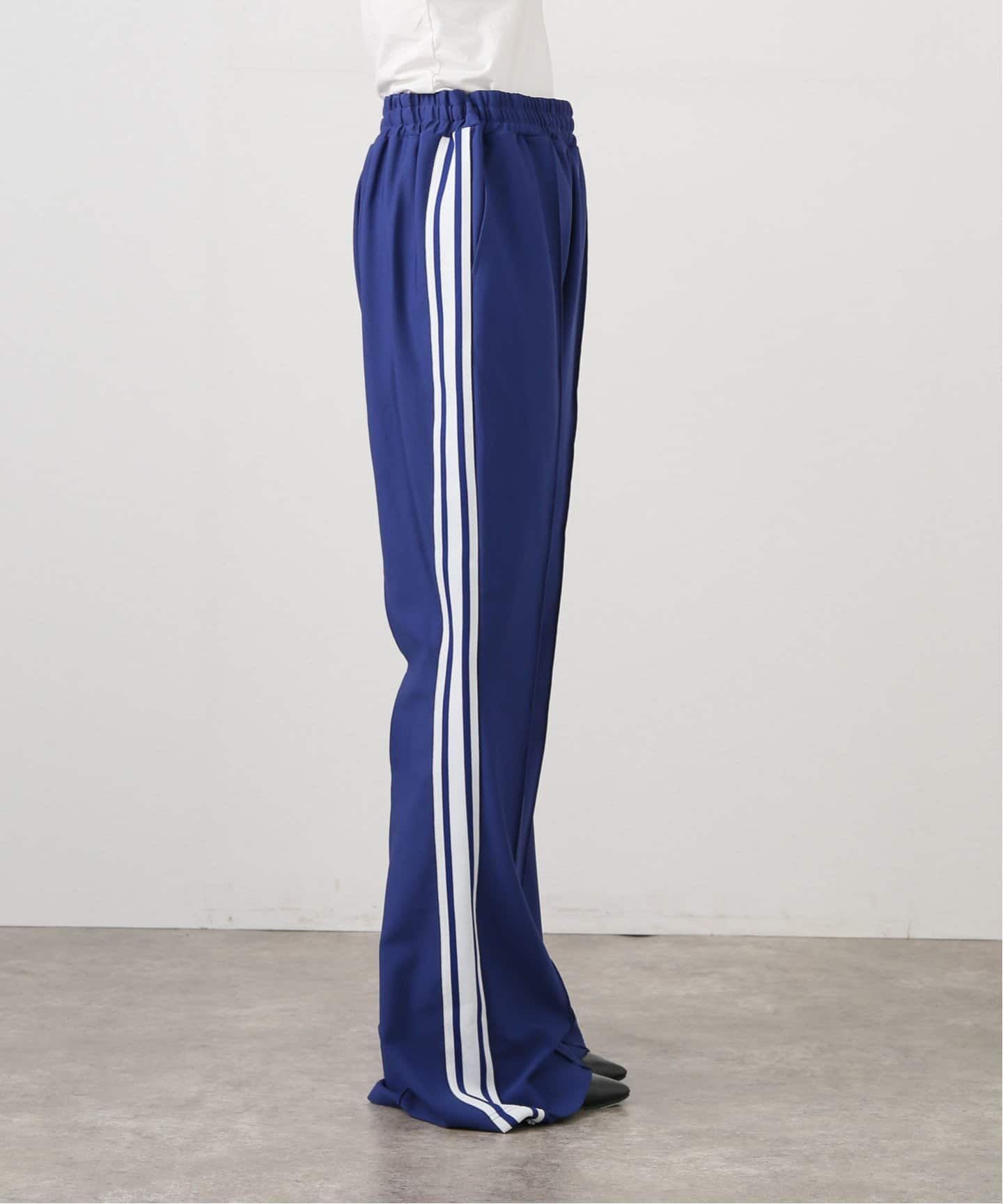 パンツ HOLIDAY FLARE TRACK PANTS HOLIDAY】 FLARE TRACK PANTS (RED） | olaf