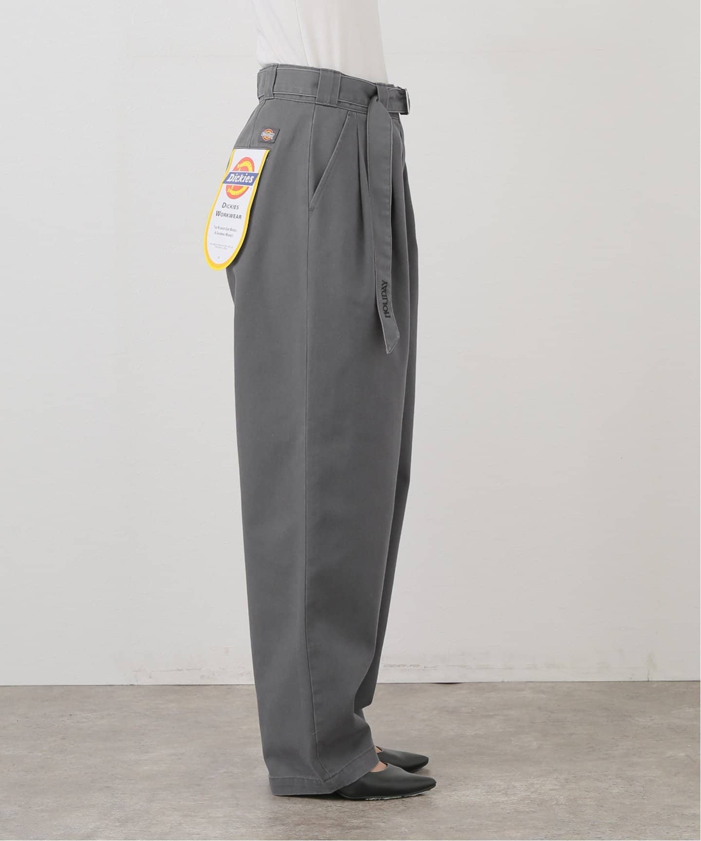 専用HOLIDAY DICKIES 2TUCK PANTS ベージュ　ホリデイ HOLIDAY「DICKIES 2TUCK PANTS 」beige. | gouter le