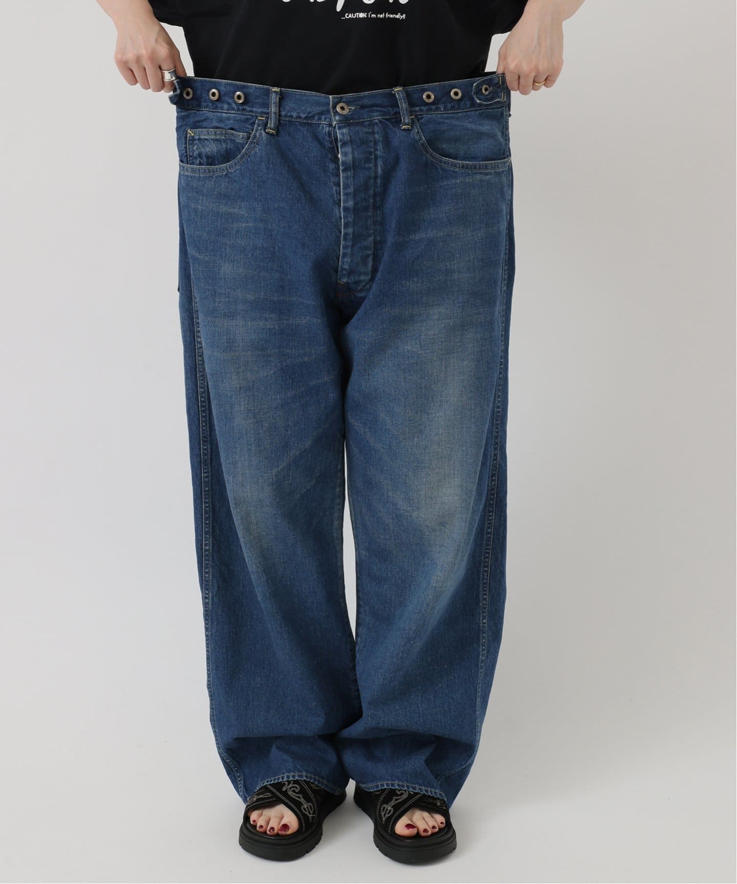 Chimala Unisex Waist Adjustable Denim Pants in Medium Wash