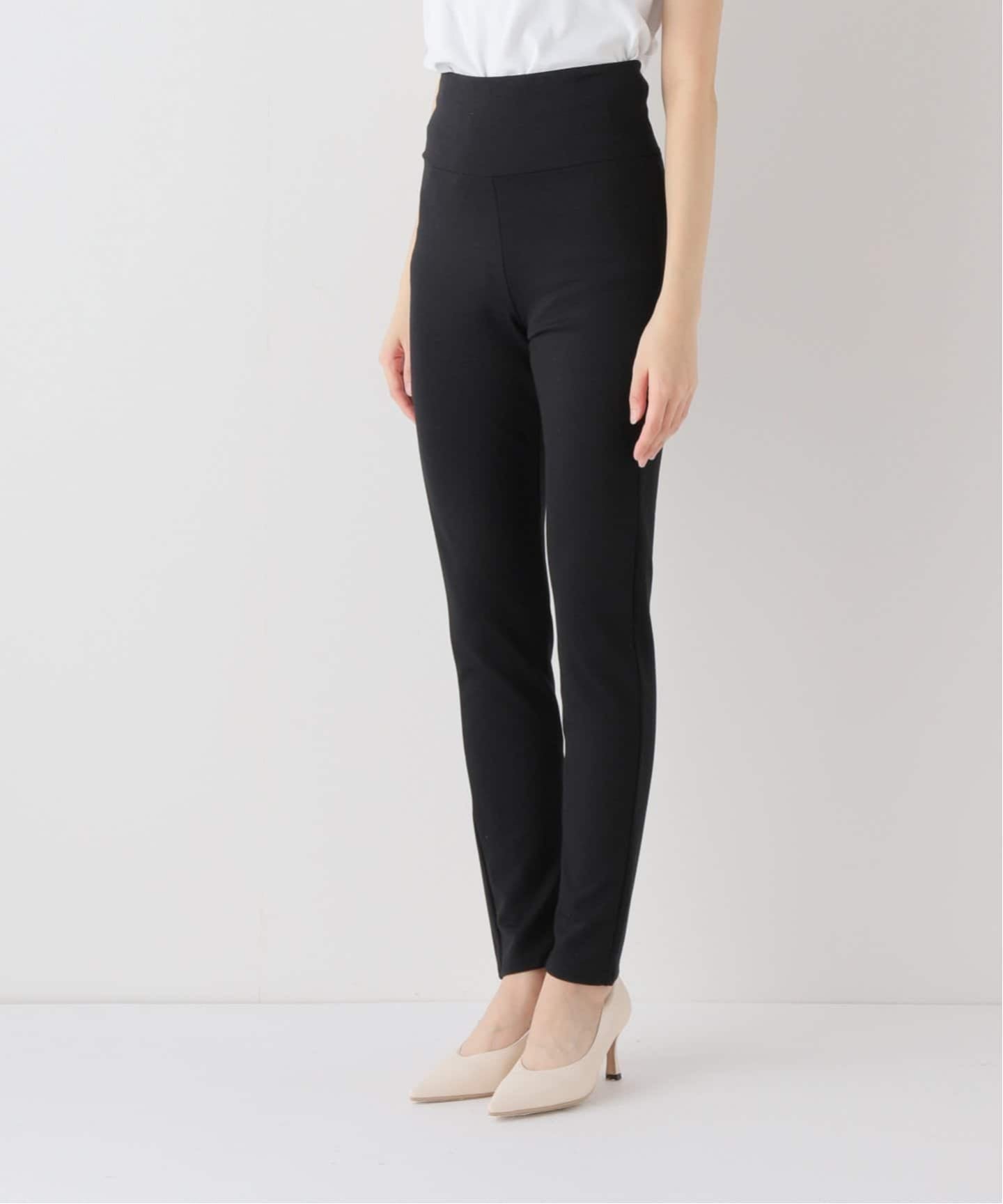 未使用に近い 25SS⭐️プリーツプリーズ レギンスパンツ カットワーク 黒 未使用に近い 25SS⭐️プリーツプリーズ レギンスパンツ カット